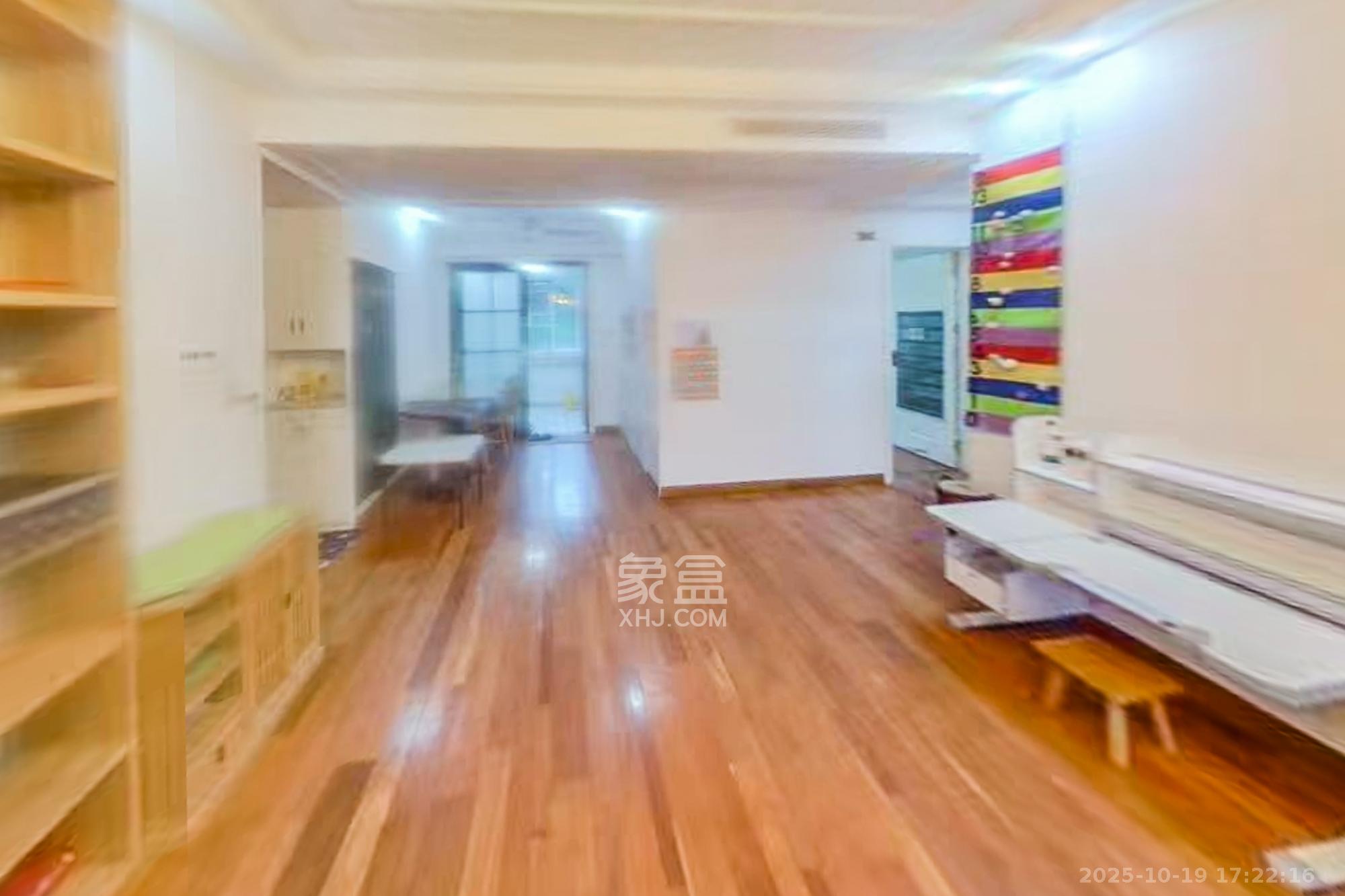 当代滨江MOMA 3室2厅2卫 135.0万 当代滨江MOMA 3室2厅2卫 135.0万客厅