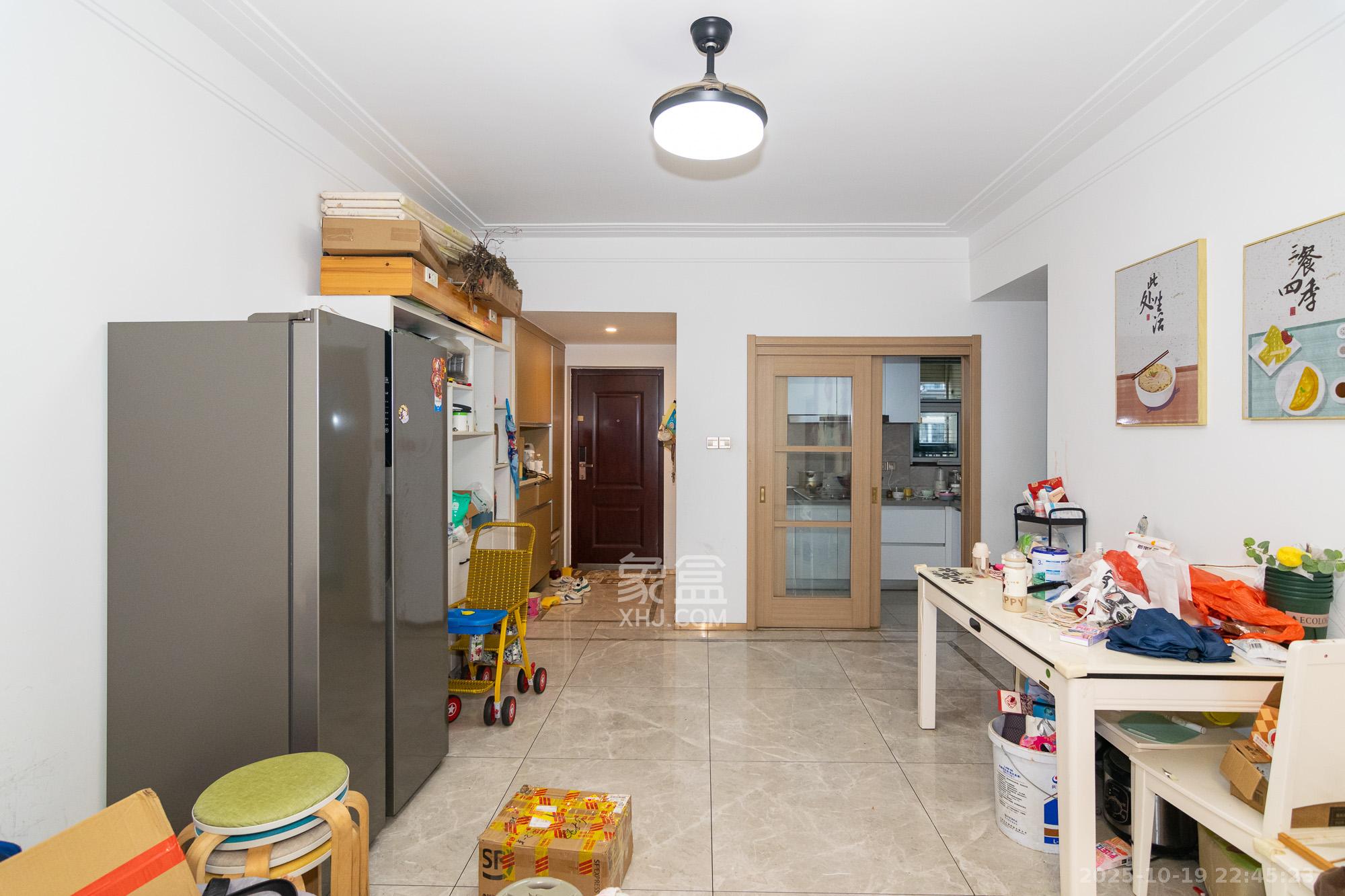 新华联梦想城 3室2厅1卫 90.0万 新华联梦想城 3室2厅1卫 90.0万客厅