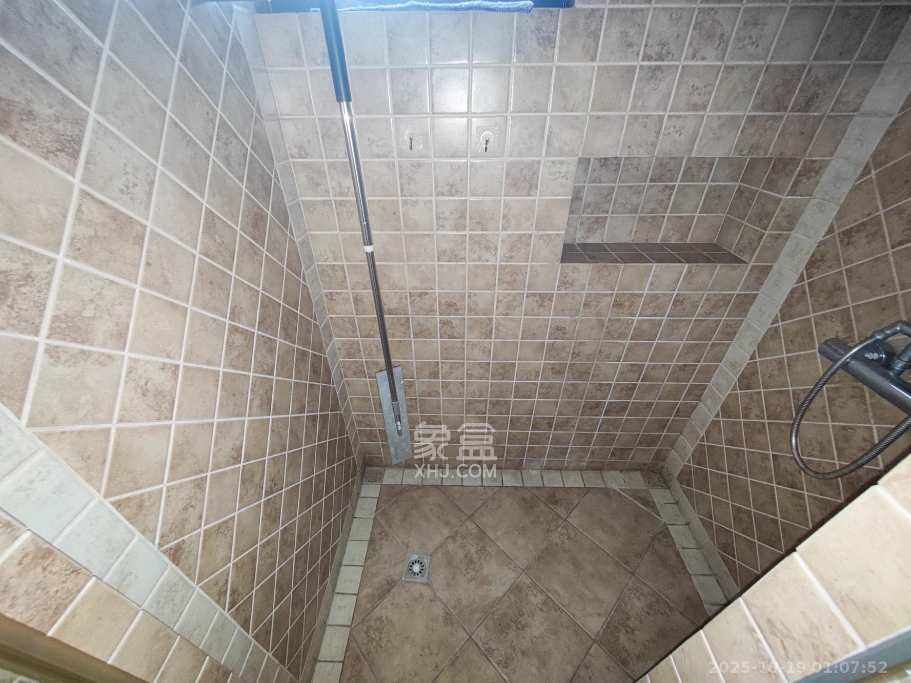 托斯卡纳洋房高层  5室2厅3卫    420.0万 托斯卡纳洋房高层  5室2厅3卫    420.0万卫生间