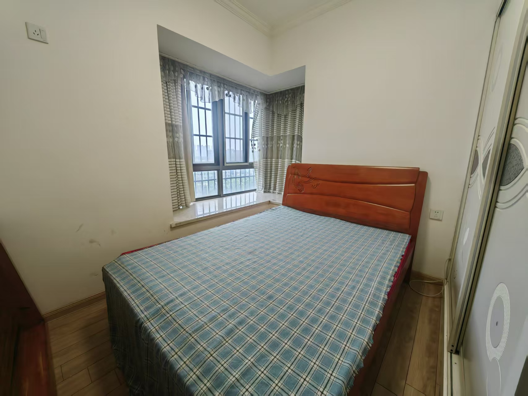 碧桂园 4室2厅2卫 2000.0元/月 碧桂园 4室2厅2卫 2000.0元/月室内图