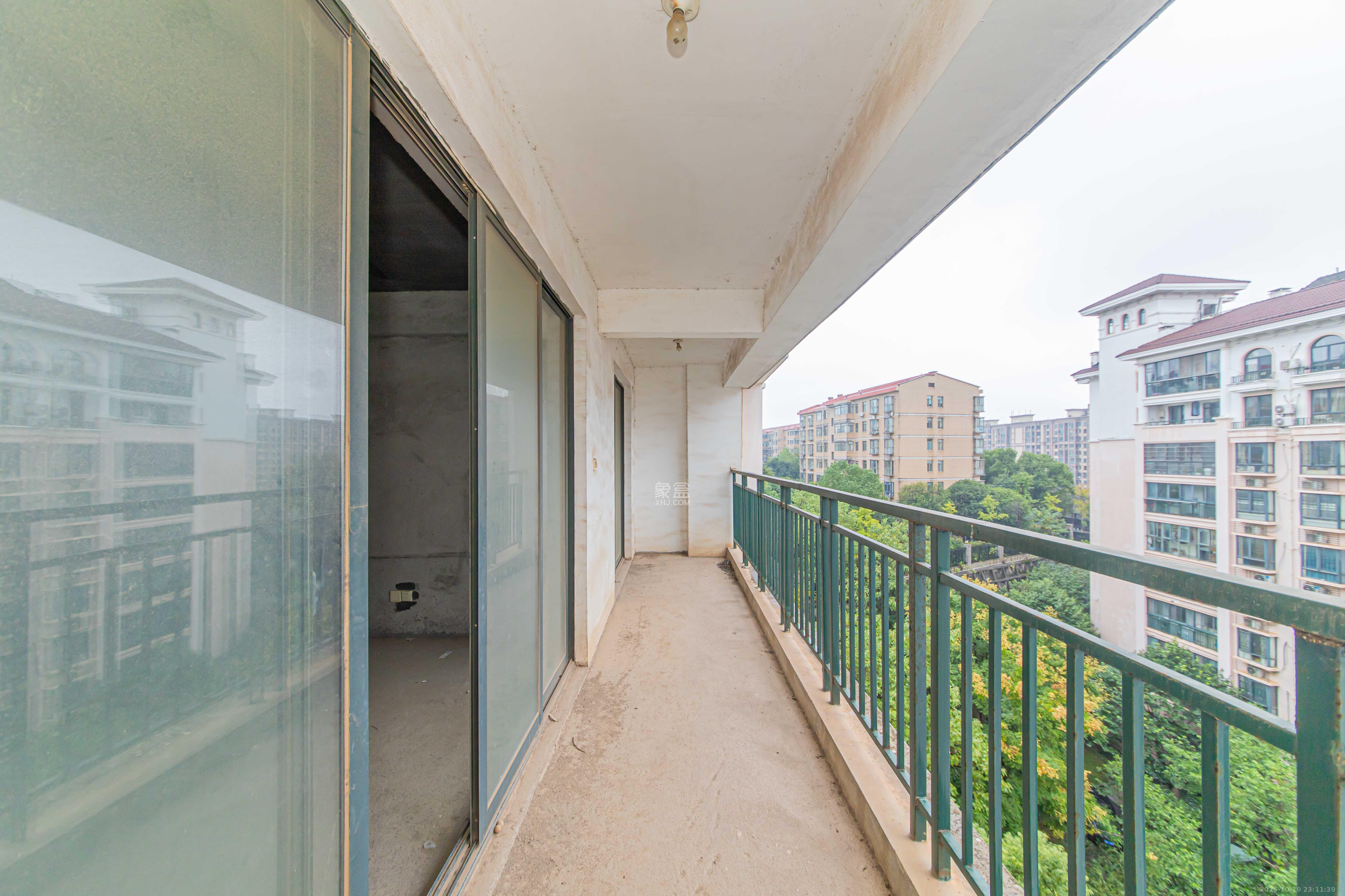 保利花园  4室2厅2卫    139.0万 保利花园  4室2厅2卫    139.0万阳台