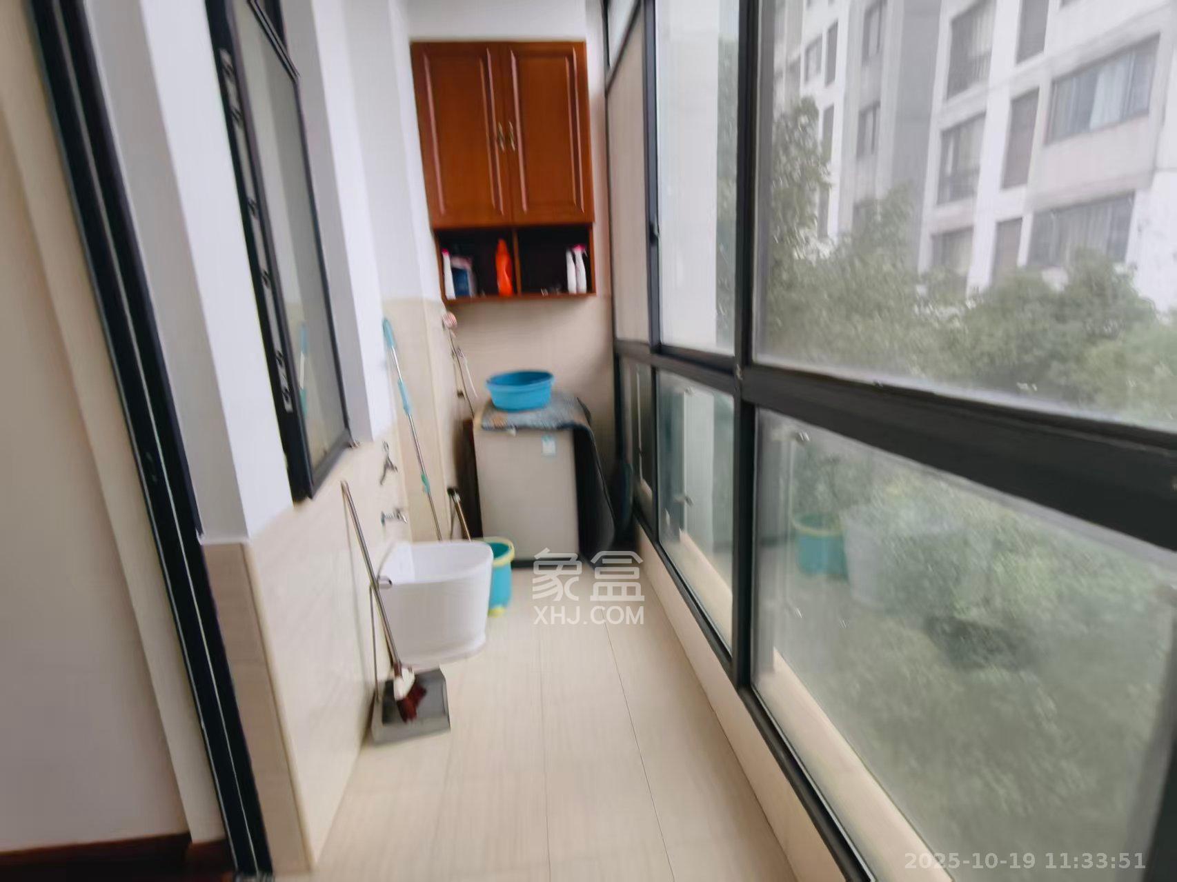 阳光100三期 3室2厅2卫 2300.0元/月 阳光100三期 3室2厅2卫 2300.0元/月室内图