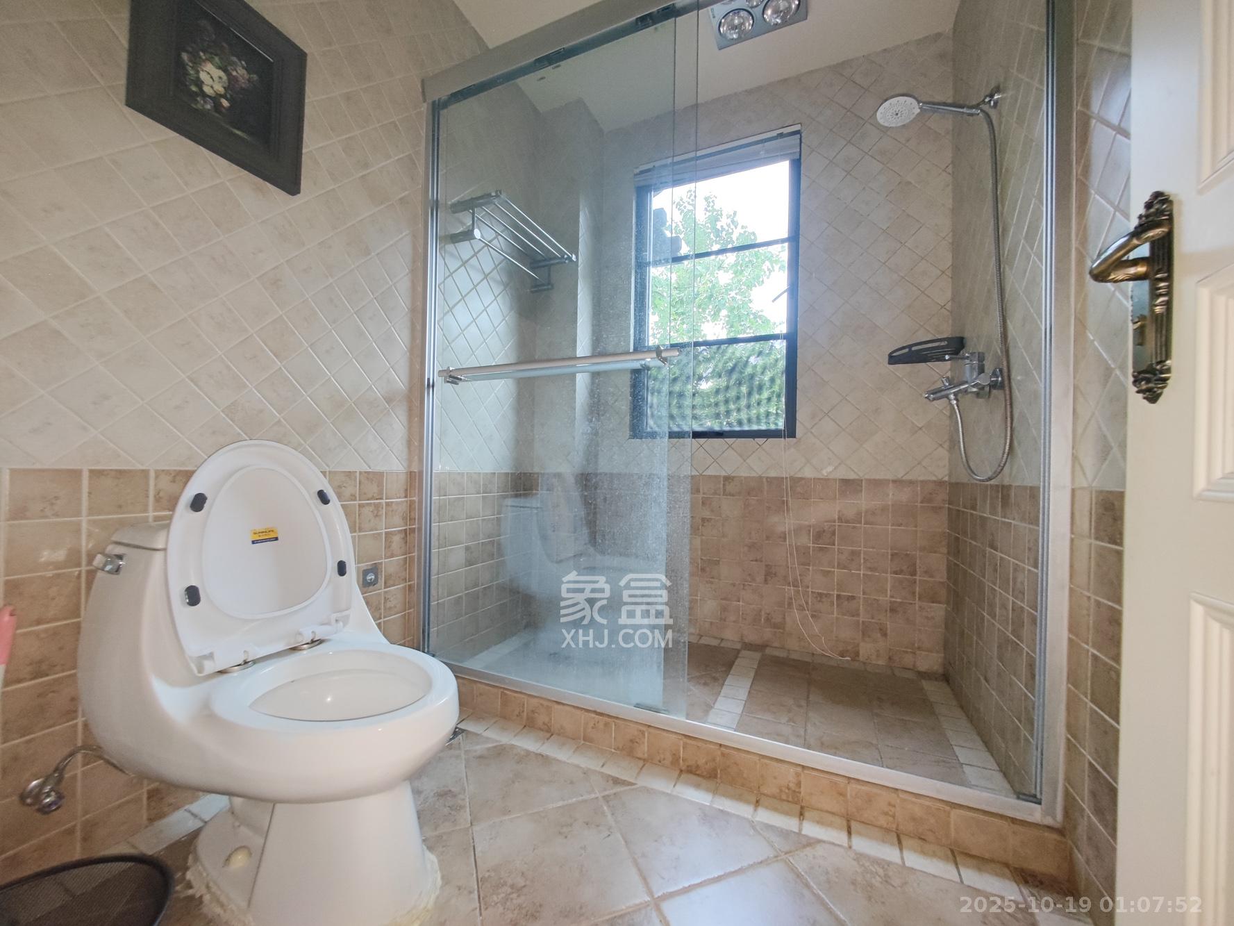 托斯卡纳洋房高层  5室2厅3卫    420.0万 托斯卡纳洋房高层  5室2厅3卫    420.0万卫生间