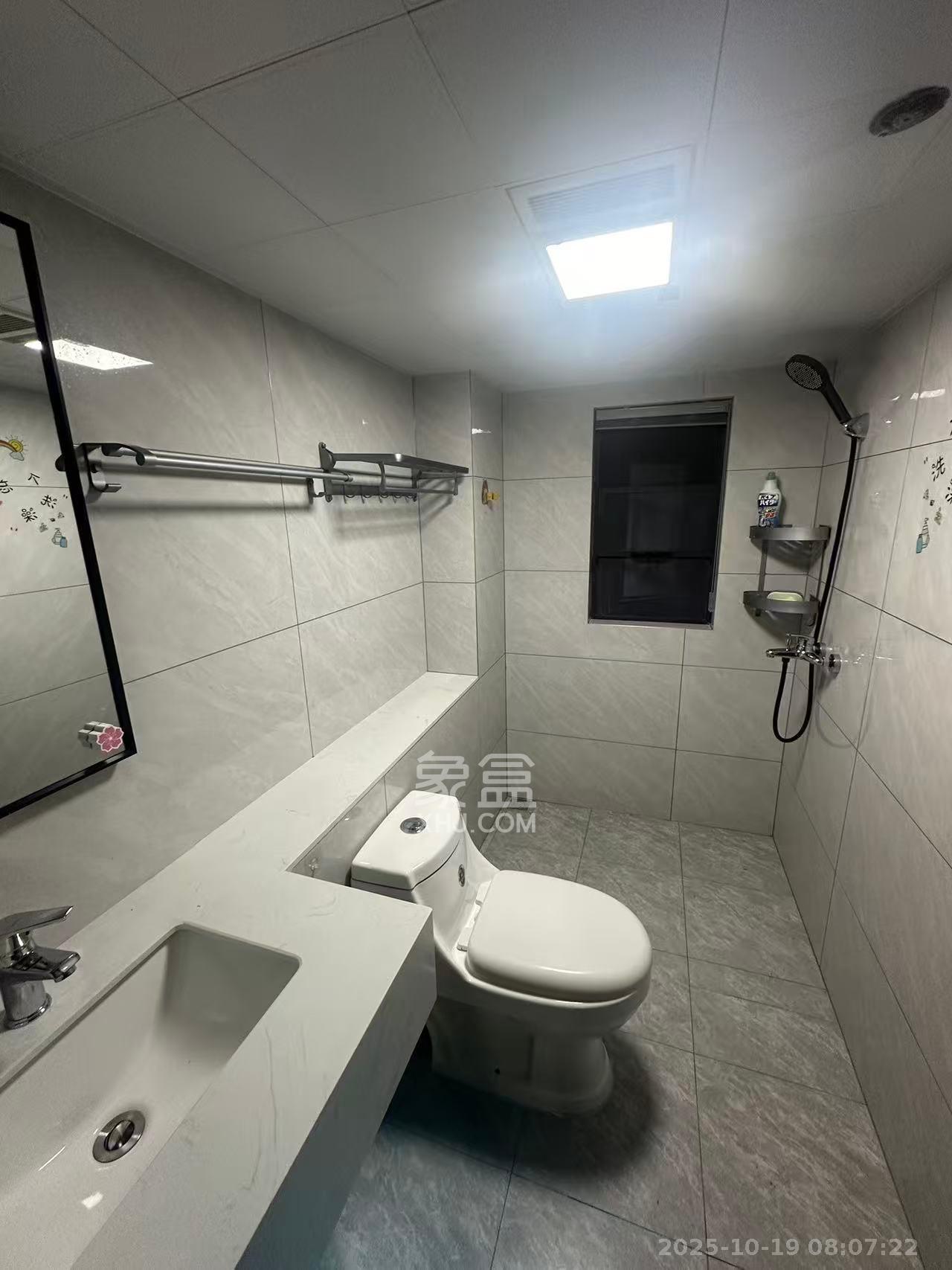 万科金色梦想B区  2室1厅1卫    2400.0元/月 万科金色梦想B区  2室1厅1卫    2400.0元/月室内图