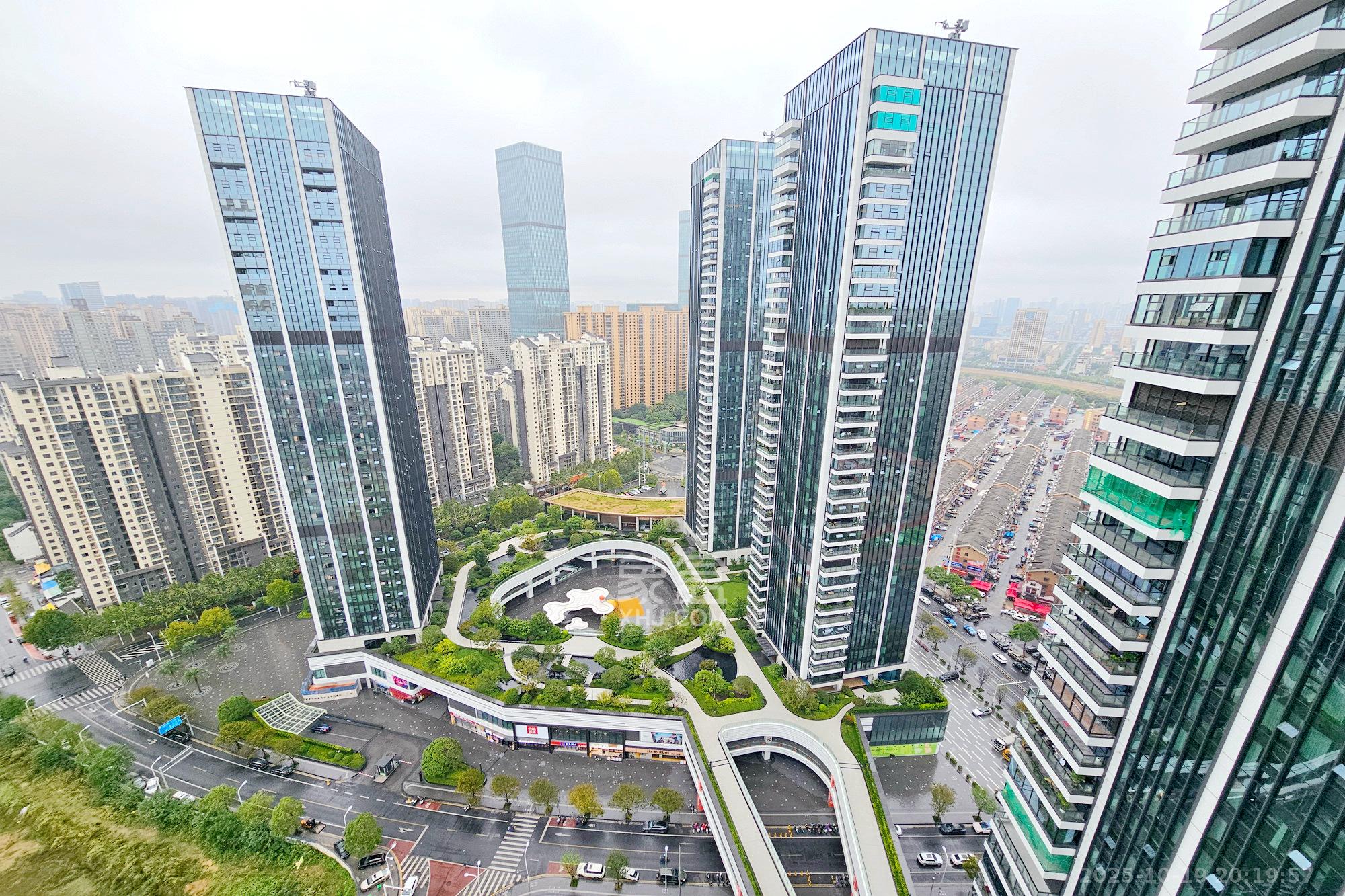 运达中央广场三期  4室2厅3卫    517.0万 运达中央广场三期  4室2厅3卫    517.0万阳台