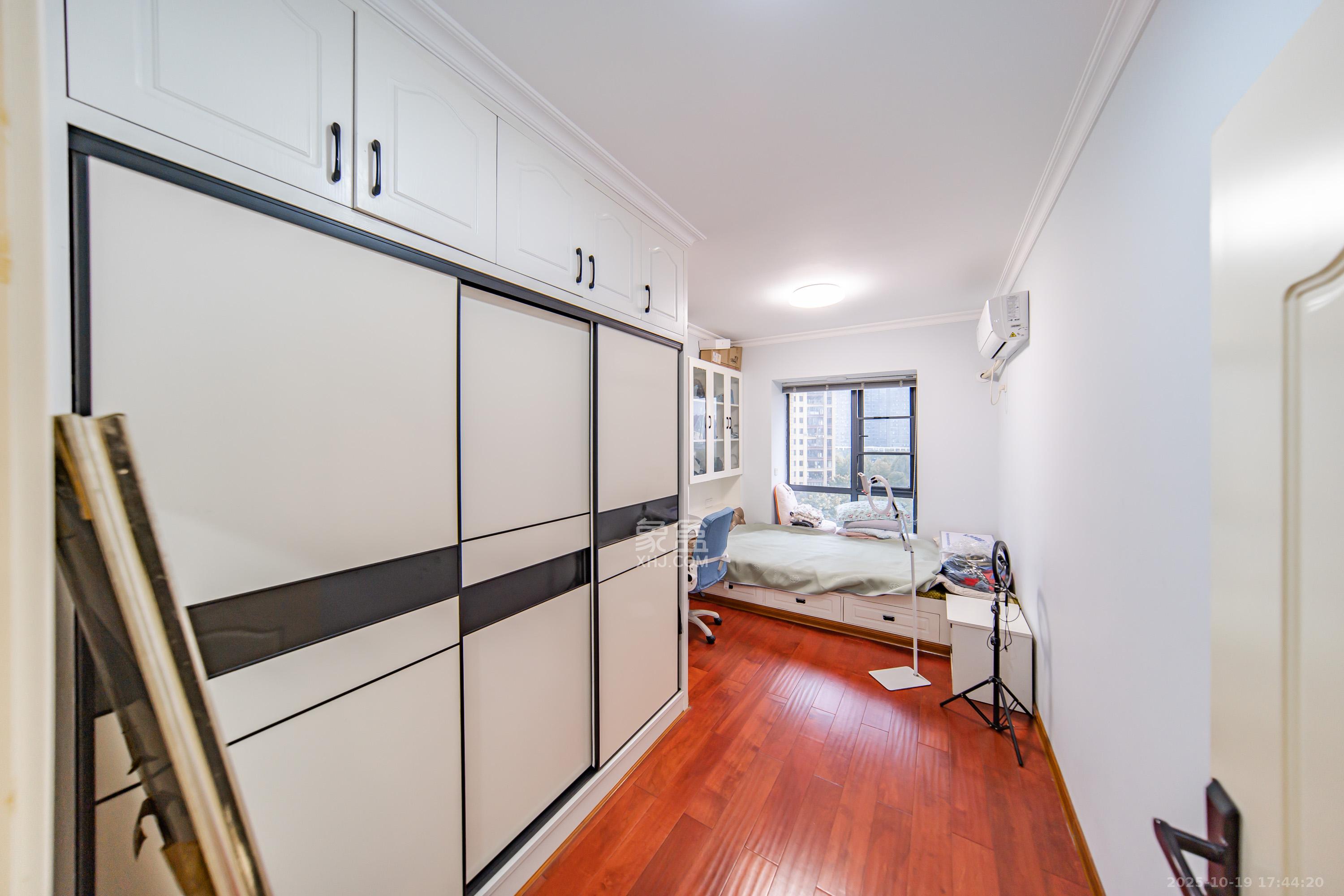 兰亭湾畔  3室2厅2卫    119.0万卧室