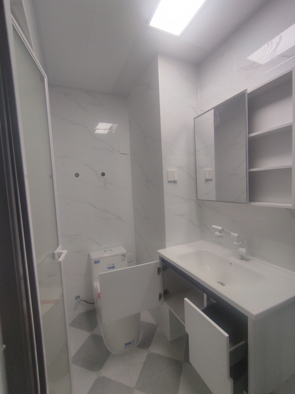 龙湖光年  2室2厅2卫    3600.0元/月室内图