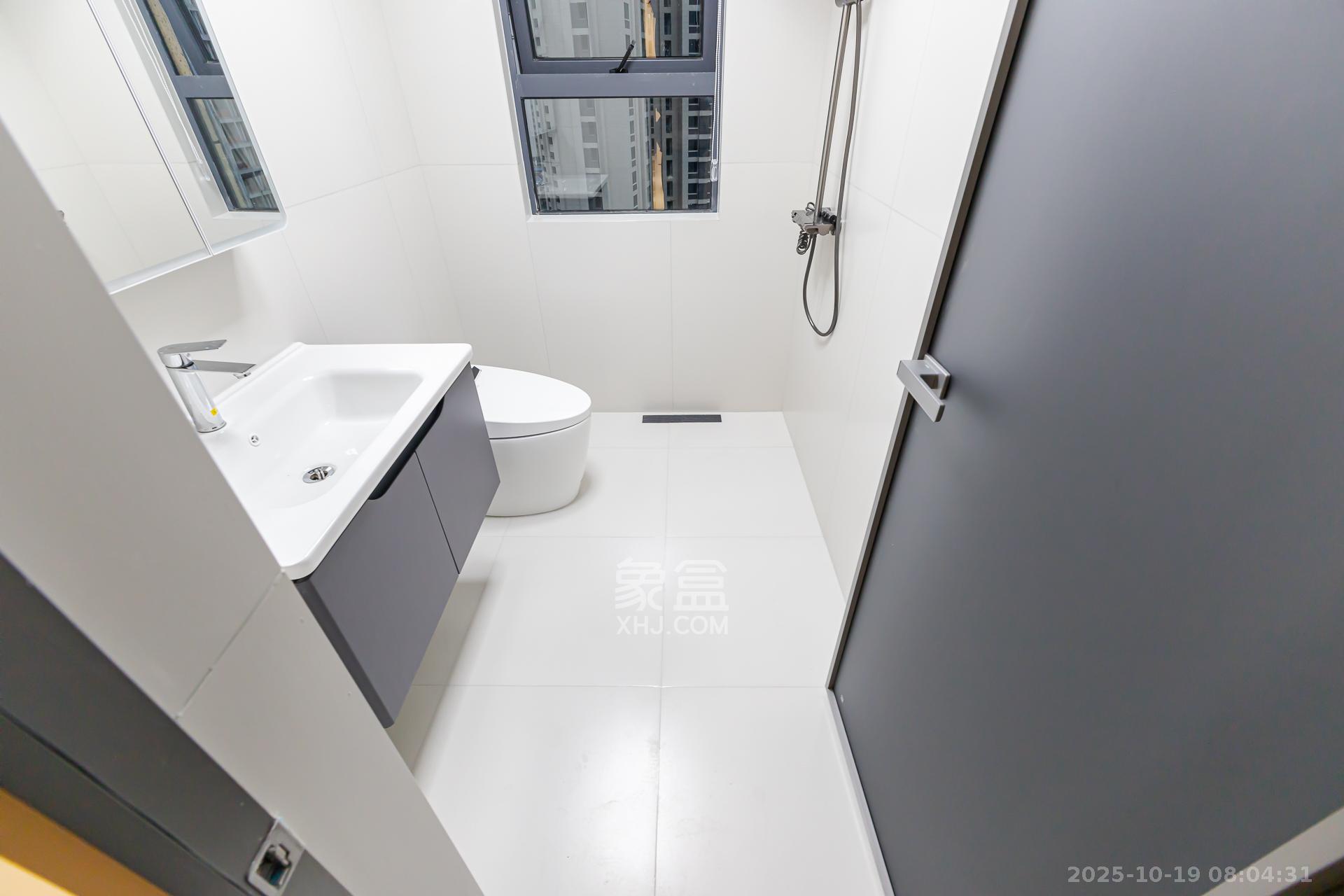 明发阅江悦府  4室2厅2卫    136.0万卫生间