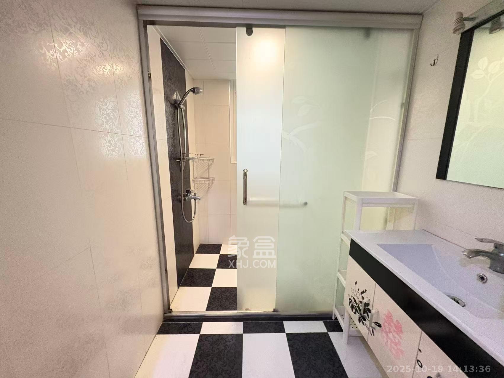 世景华庭 3室2厅1卫 1800.0元/月 世景华庭 3室2厅1卫 1800.0元/月室内图