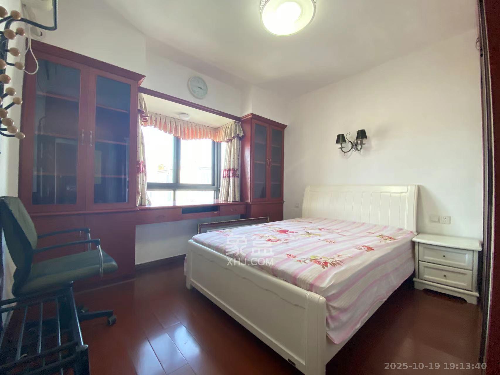 华城广场 3室2厅1卫 3200.0元/月 华城广场 3室2厅1卫 3200.0元/月室内图