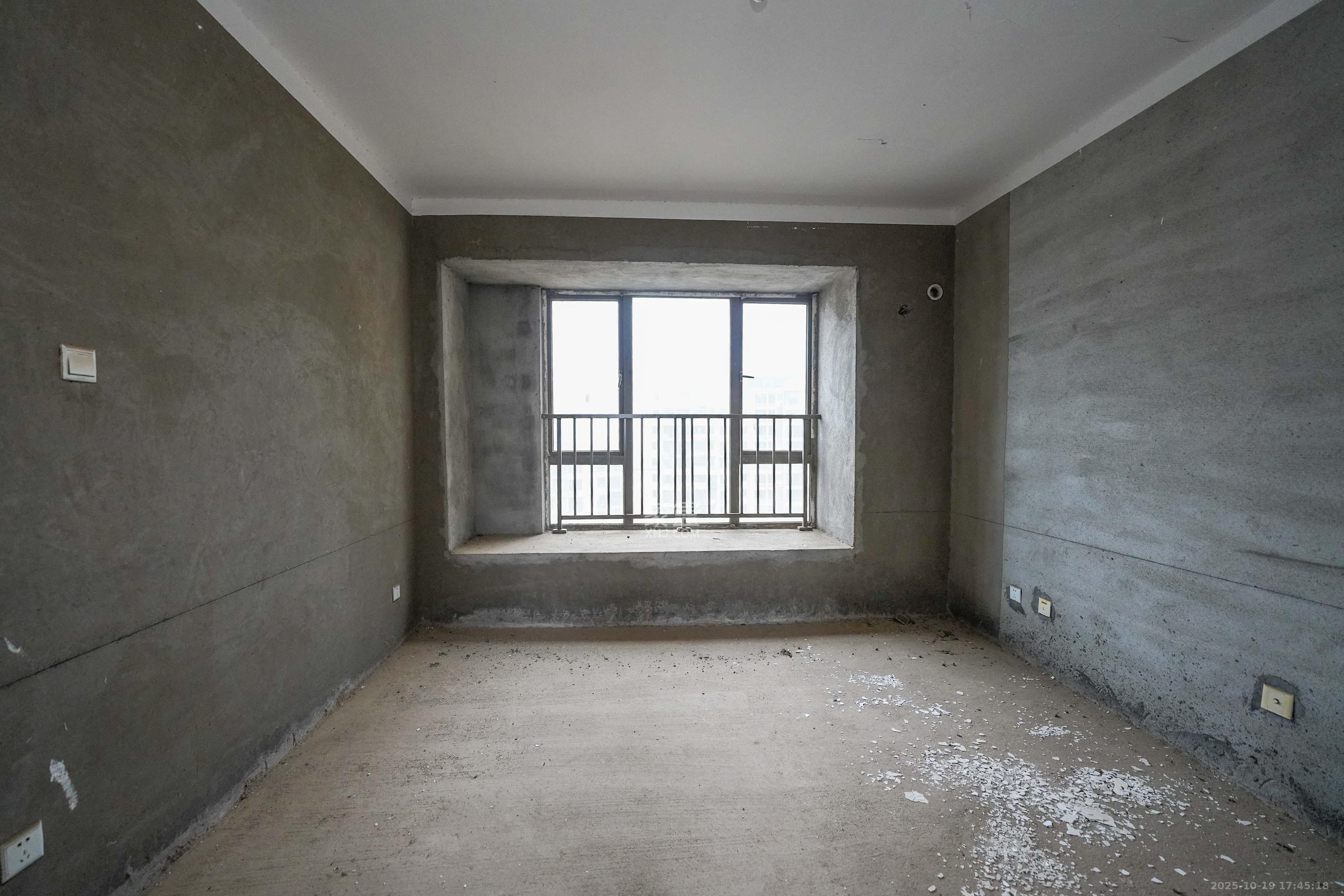 幸福庄园  4室2厅2卫    75.0万卧室