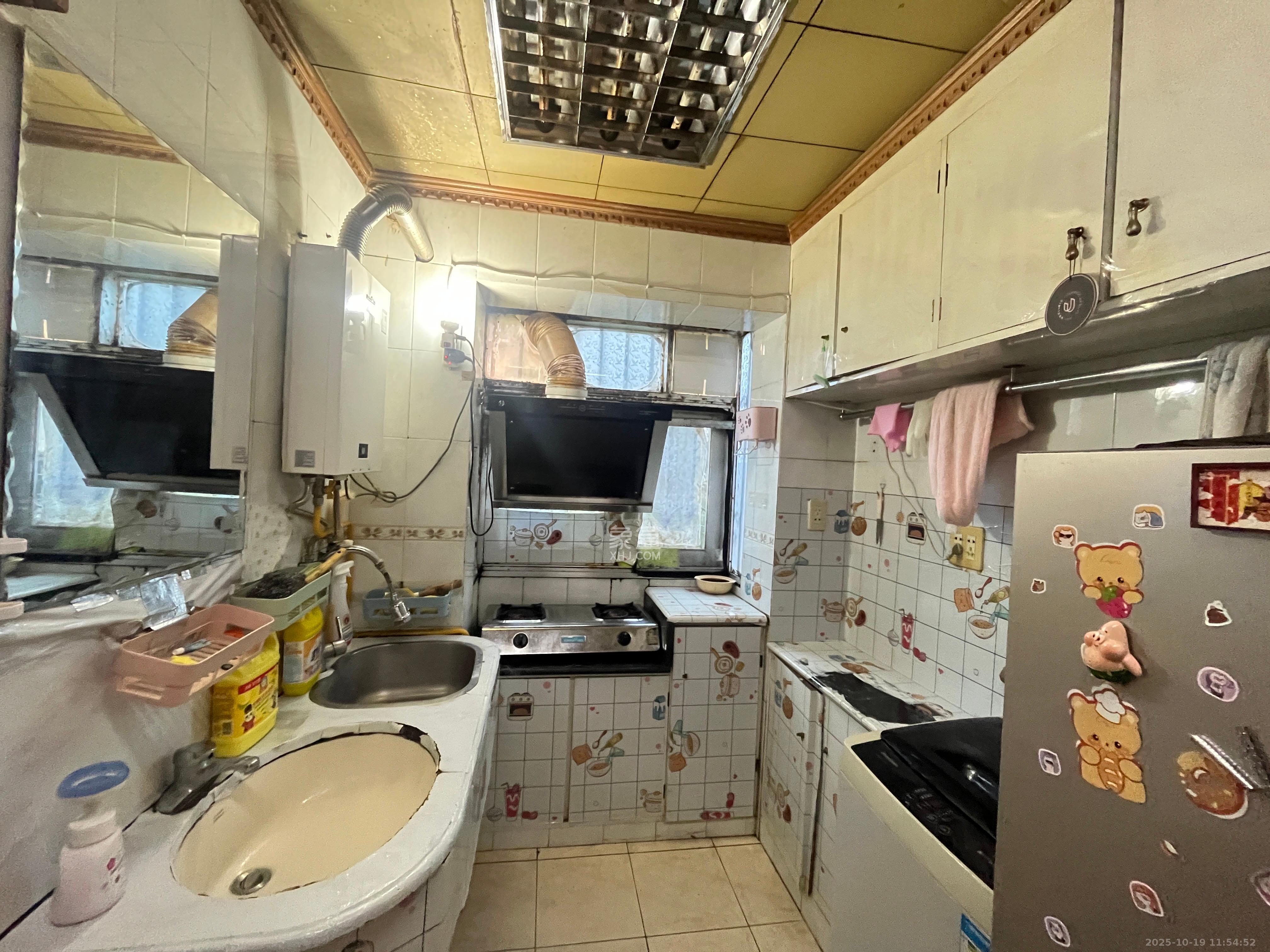 五一东村  1室1厅1卫    1000.0元/月 五一东村  1室1厅1卫    1000.0元/月室内图