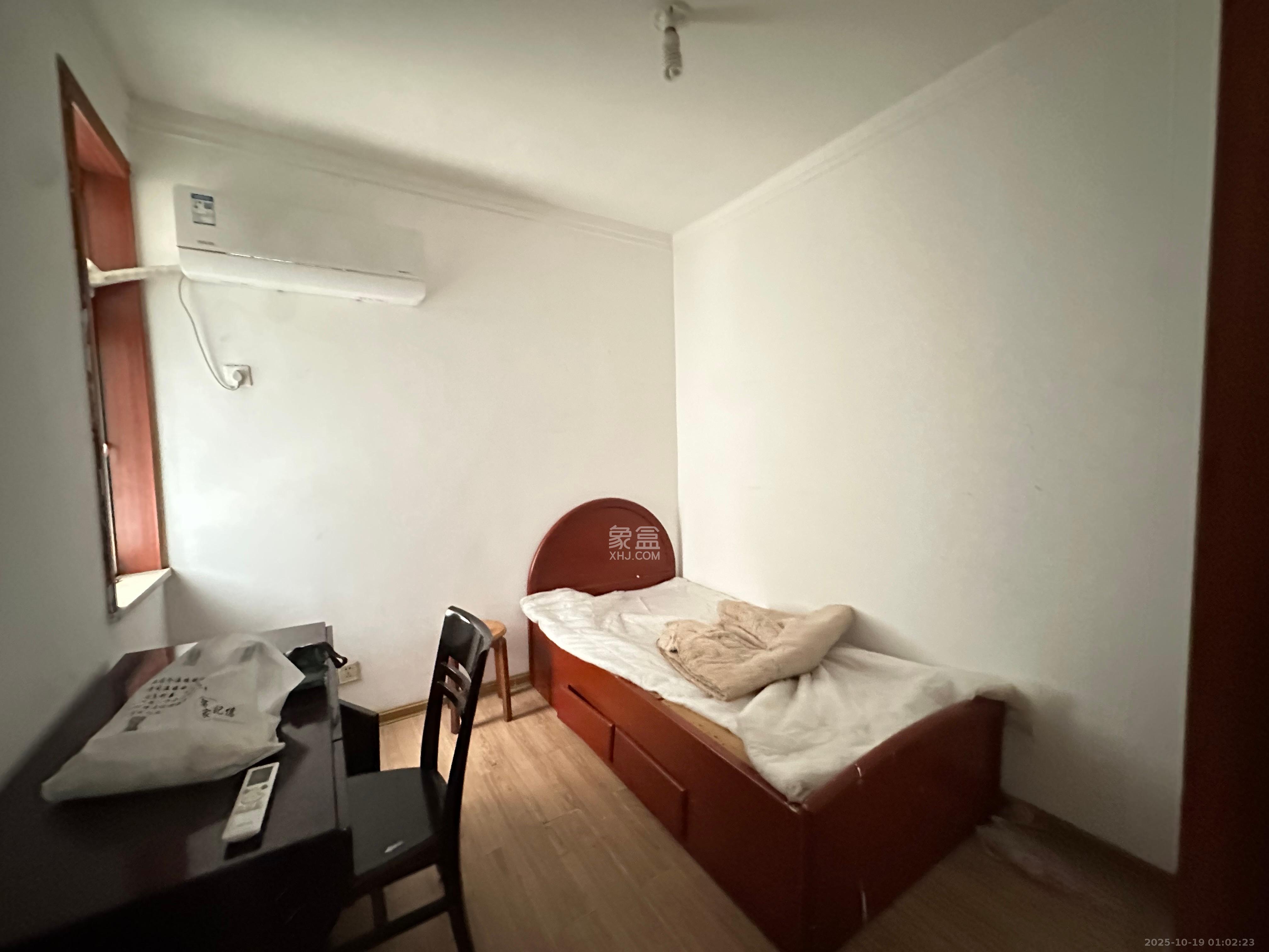 鄱阳小区  3室2厅1卫    1300.0元/月 鄱阳小区  3室2厅1卫    1300.0元/月室内图