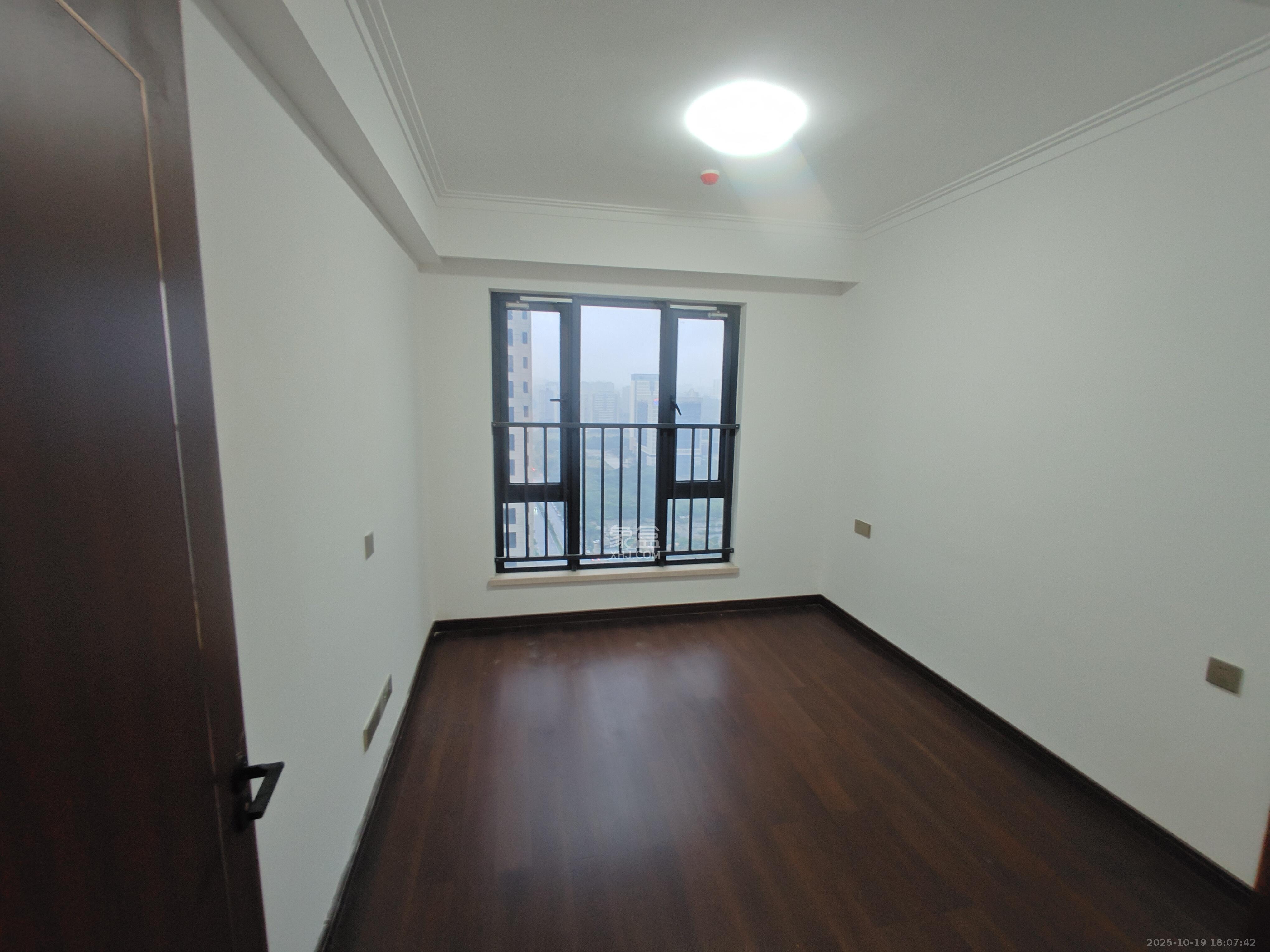 绿地长沙城际空间站（绿地新里佳苑）  4室2厅2卫    3500.0元/月室内图