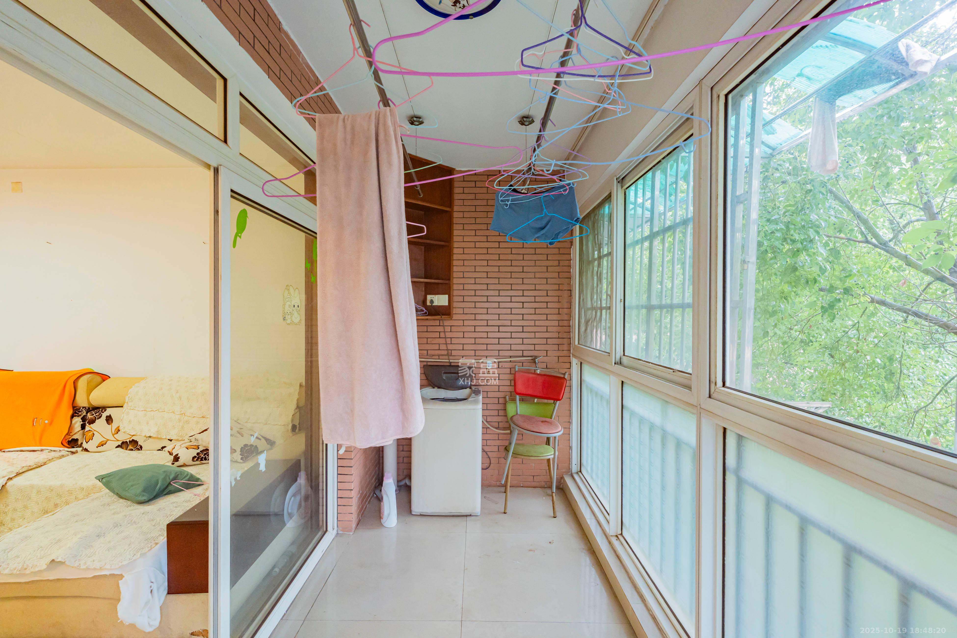 金地园  2室2厅1卫    49.8万 金地园  2室2厅1卫    49.8万阳台