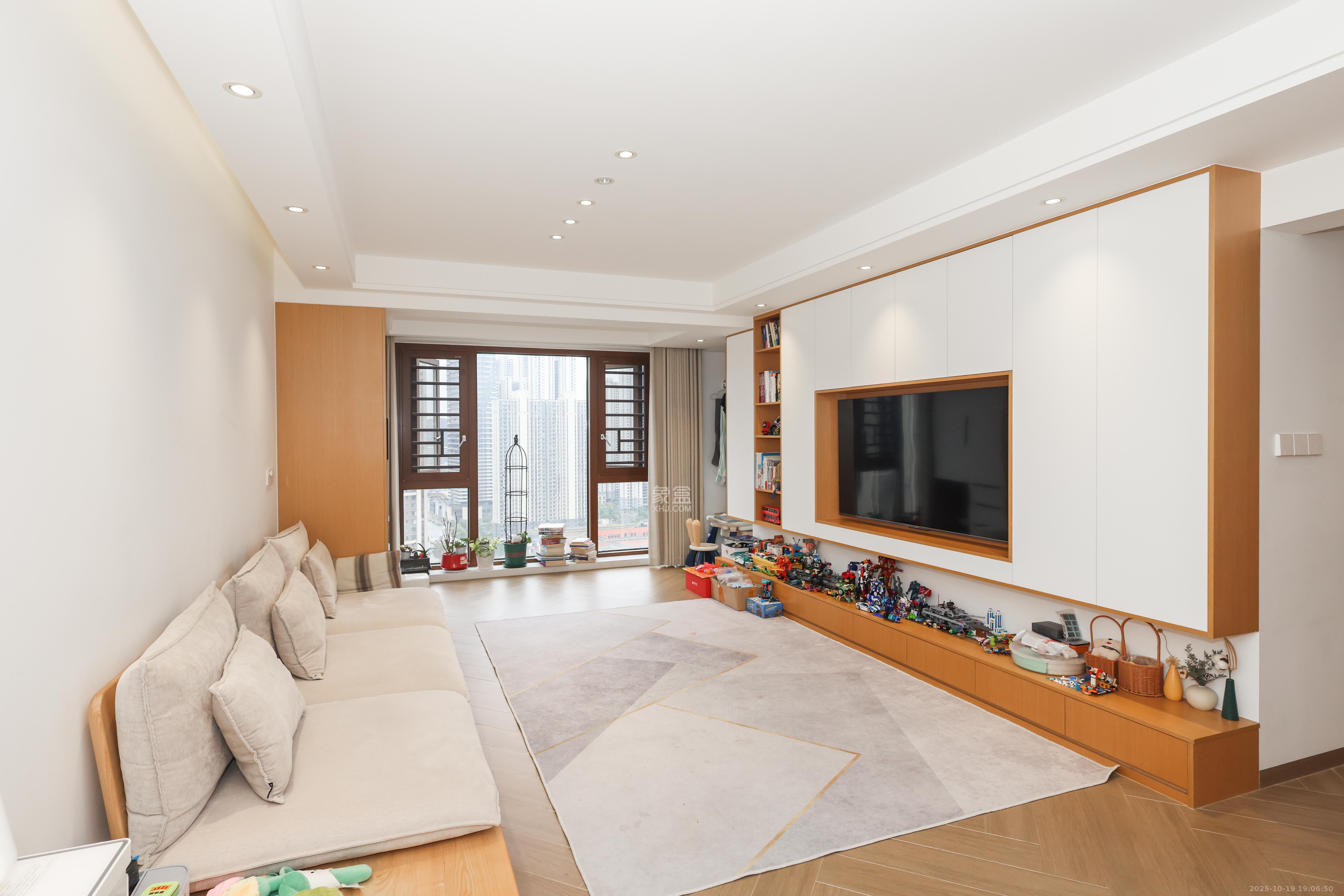 中国铁建梅溪青秀三期  3室2厅2卫    188.0万客厅