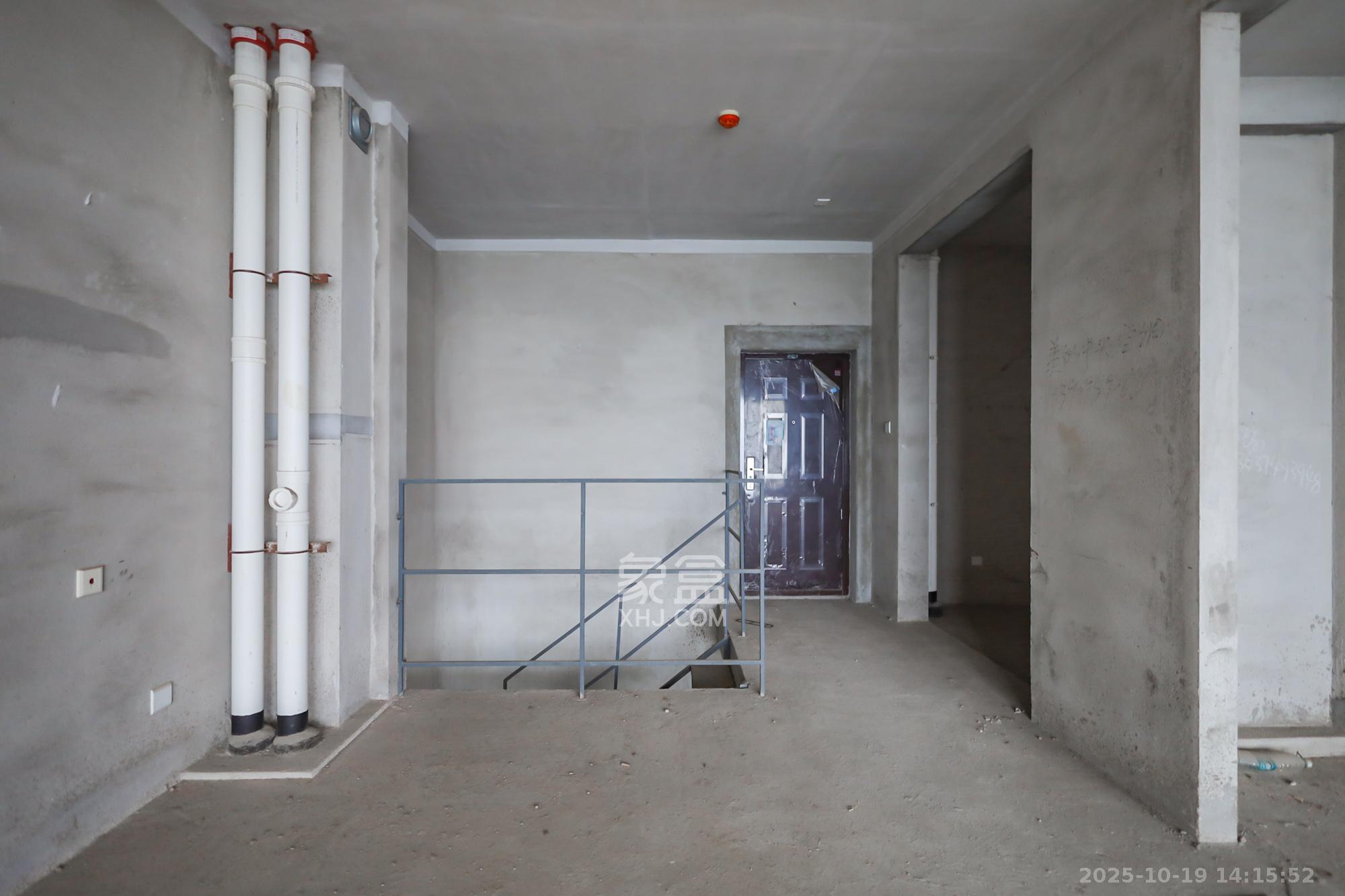 保利西海岸A区  4室2厅2卫    320.0万其他