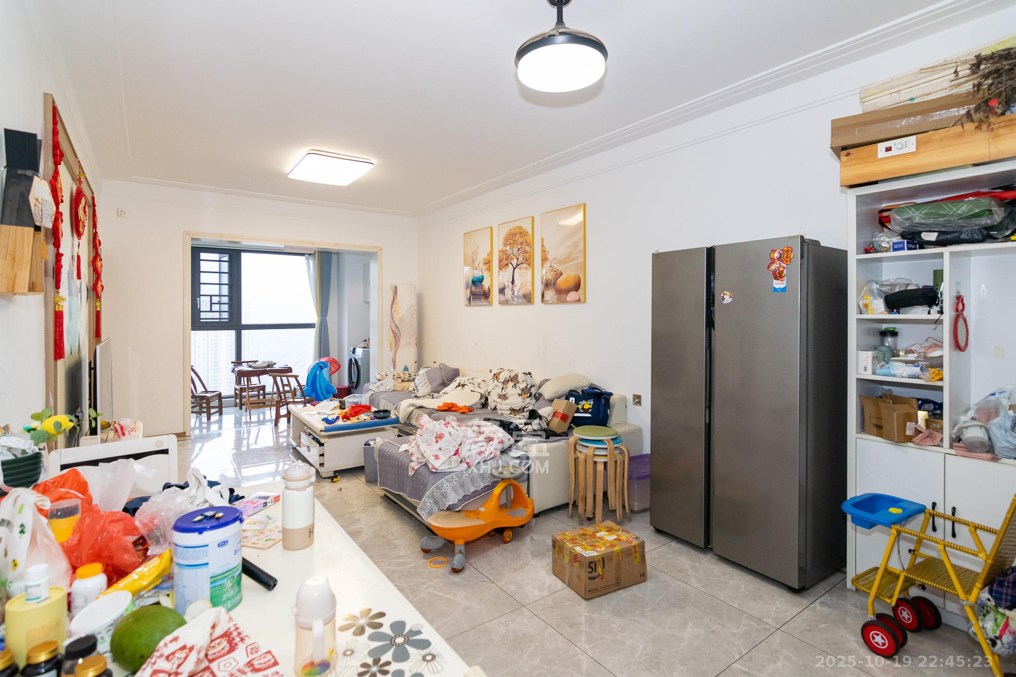 新华联梦想城 3室2厅1卫 90.0万 新华联梦想城 3室2厅1卫 90.0万客厅