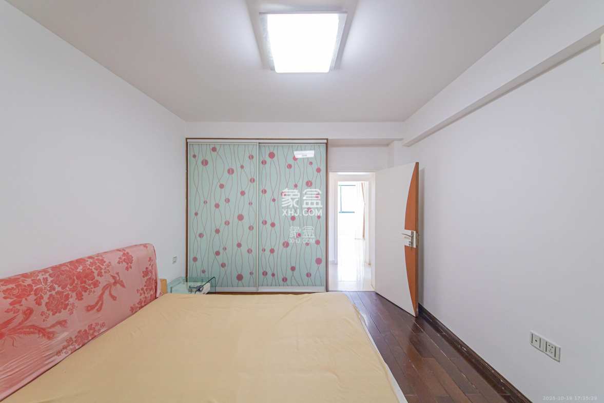 盛世康城 4室3厅3卫 1700.0元/月 盛世康城 4室3厅3卫 1700.0元/月室内图