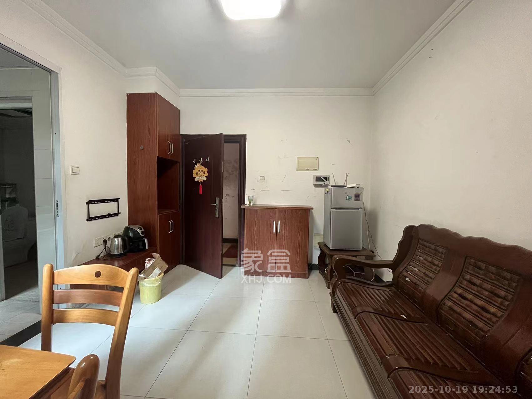 格林星城  1室1厅1卫    1800.0元/月室内图