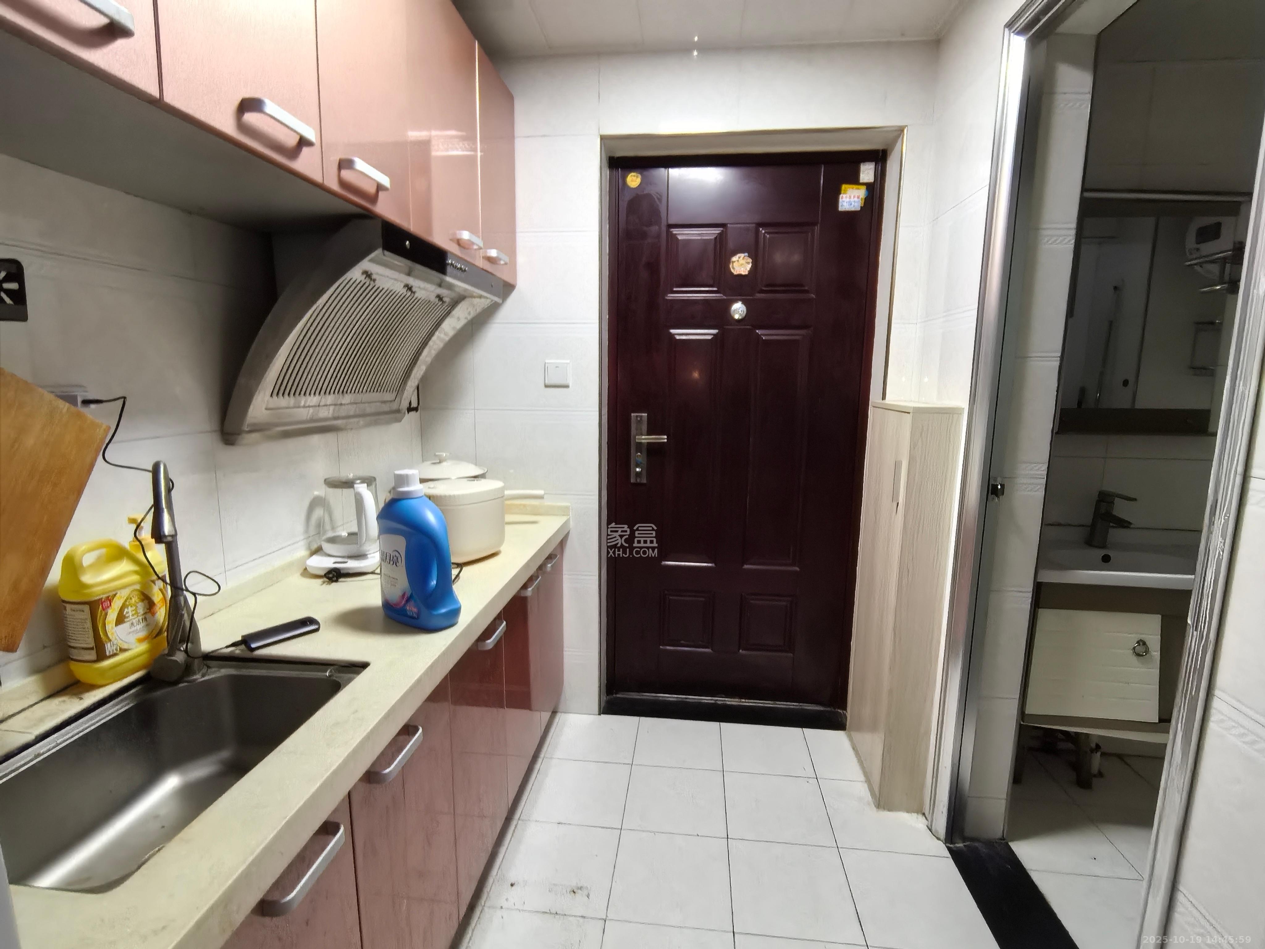 尊邸华庭 1室1厅1卫 1400.0元/月 尊邸华庭 1室1厅1卫 1400.0元/月室内图