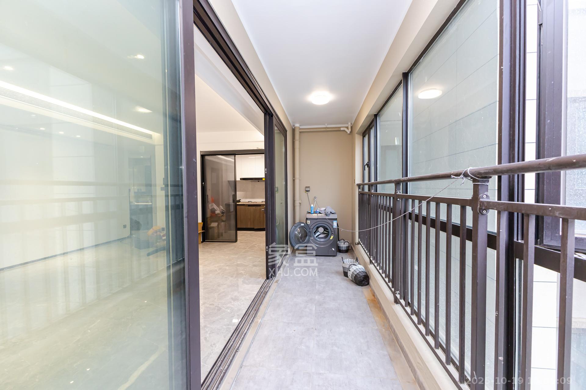 万科滨河道  4室2厅2卫    145.0万阳台