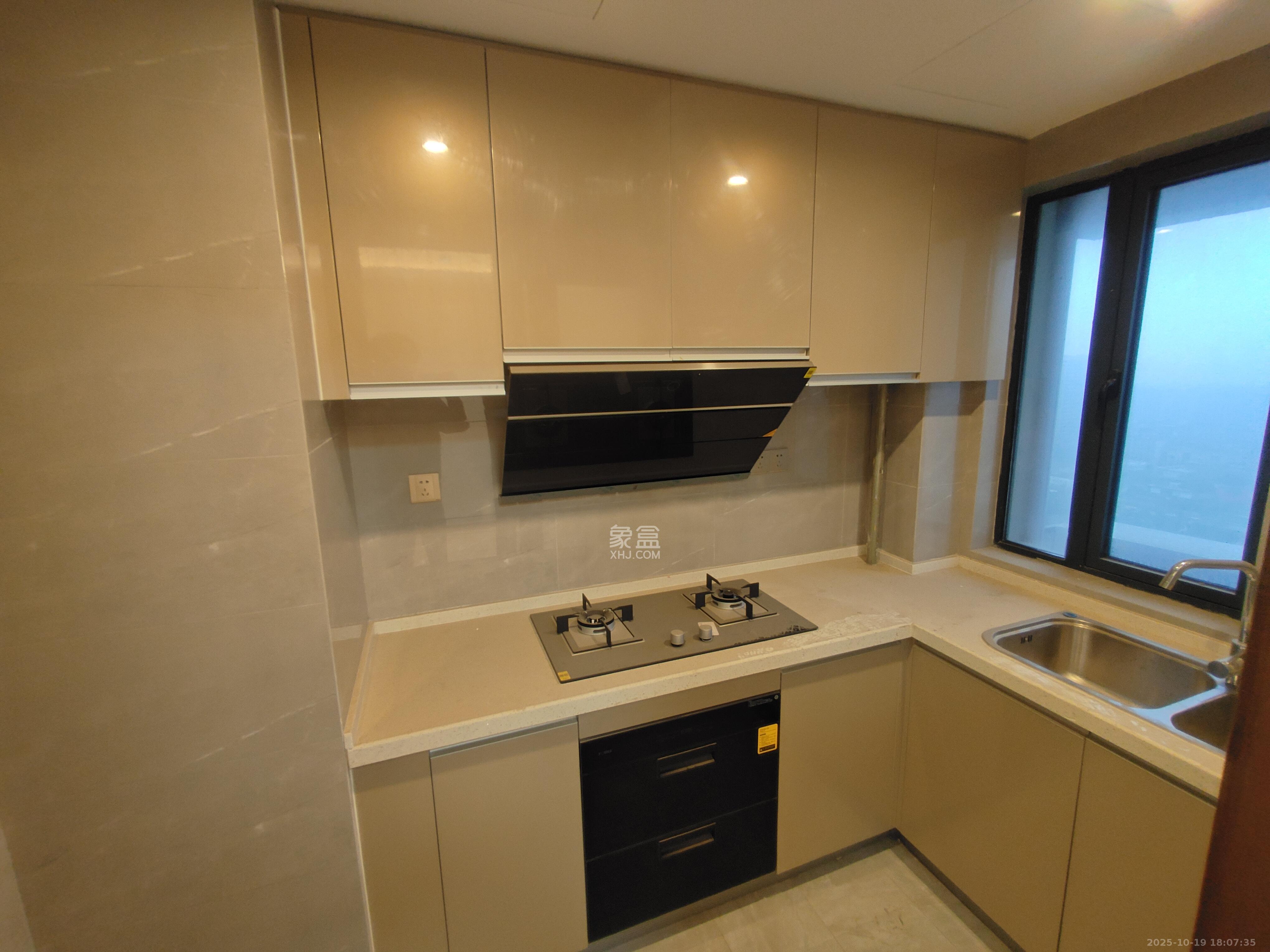 绿地长沙城际空间站(绿地新里佳苑) 4室2厅2卫 3500.0元/月 绿地长沙城际空间站(绿地新里佳苑) 4室2厅2卫 3500.0元/月室内图