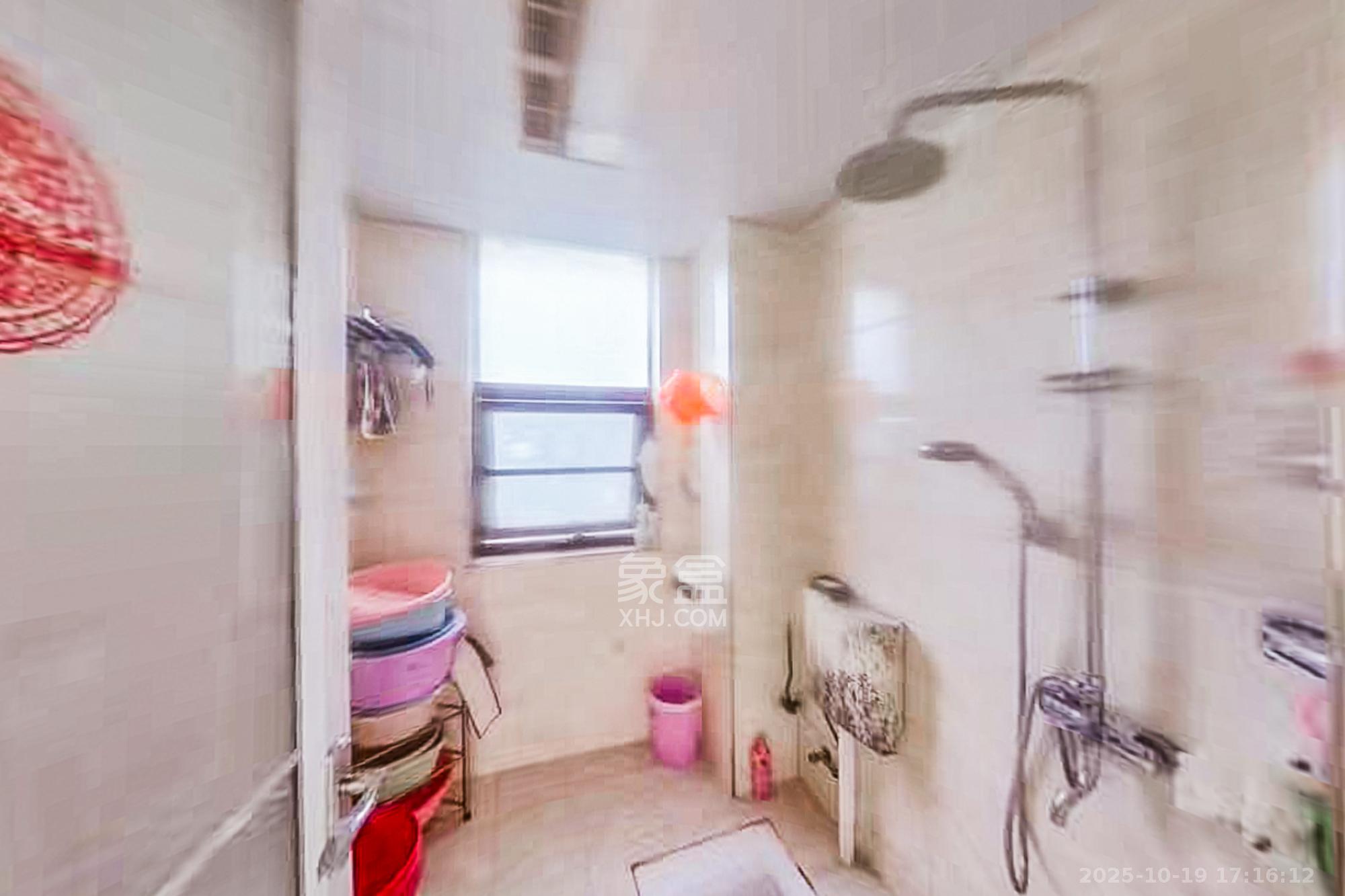 阳光丽城一期  4室2厅2卫    166.0万卫生间