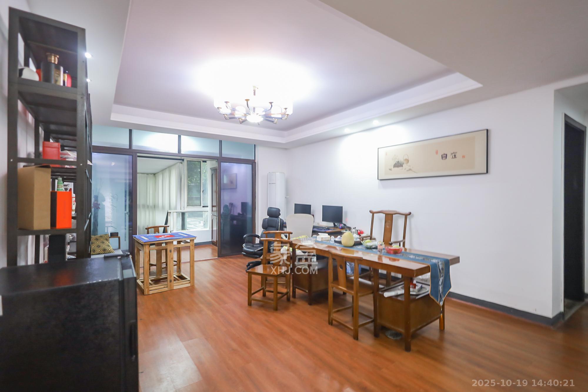 绿地中央广场  5室2厅3卫    265.0万 绿地中央广场  5室2厅3卫    265.0万其他