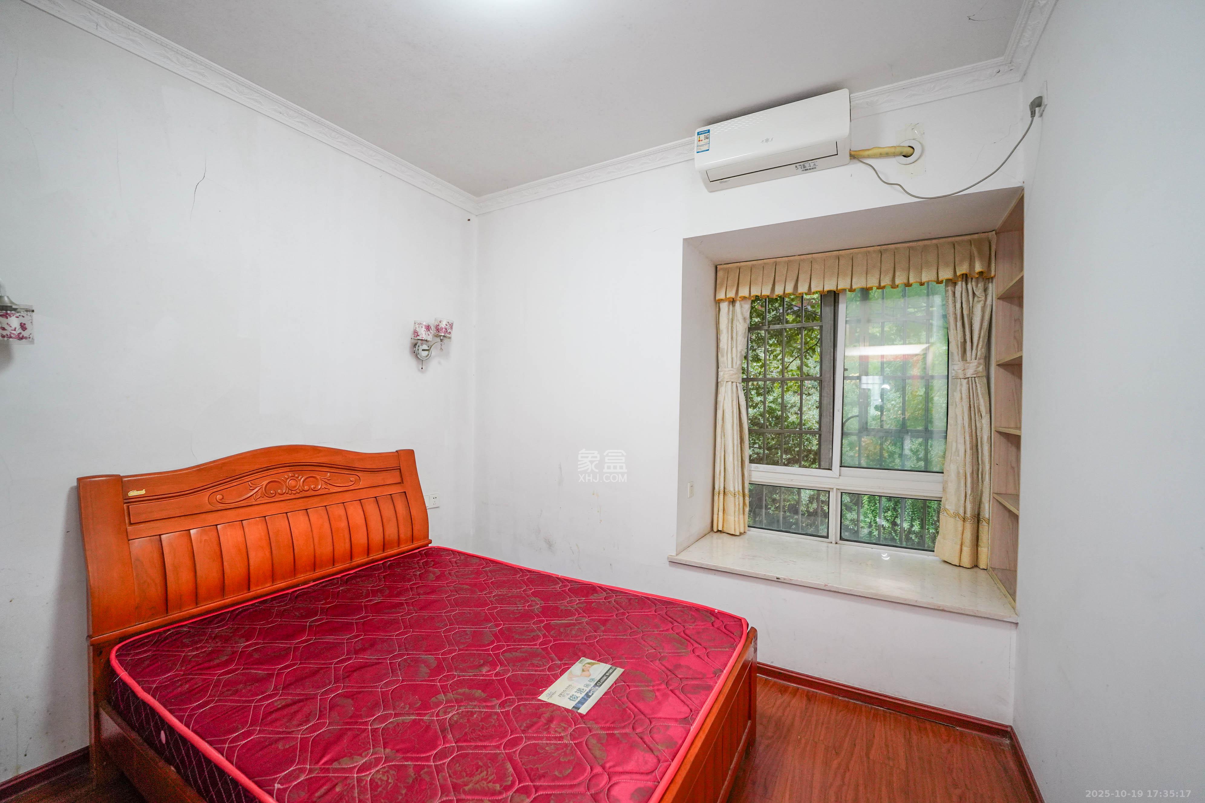 山水印象(愿景想山) 3室2厅1卫 40.0万 山水印象(愿景想山) 3室2厅1卫 40.0万卧室