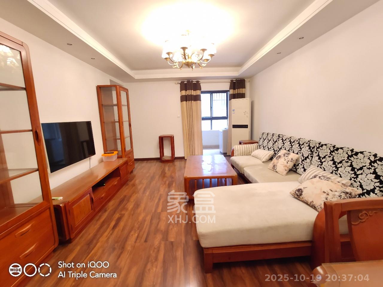 绿地中央广场  3室2厅1卫    2700.0元/月 绿地中央广场  3室2厅1卫    2700.0元/月