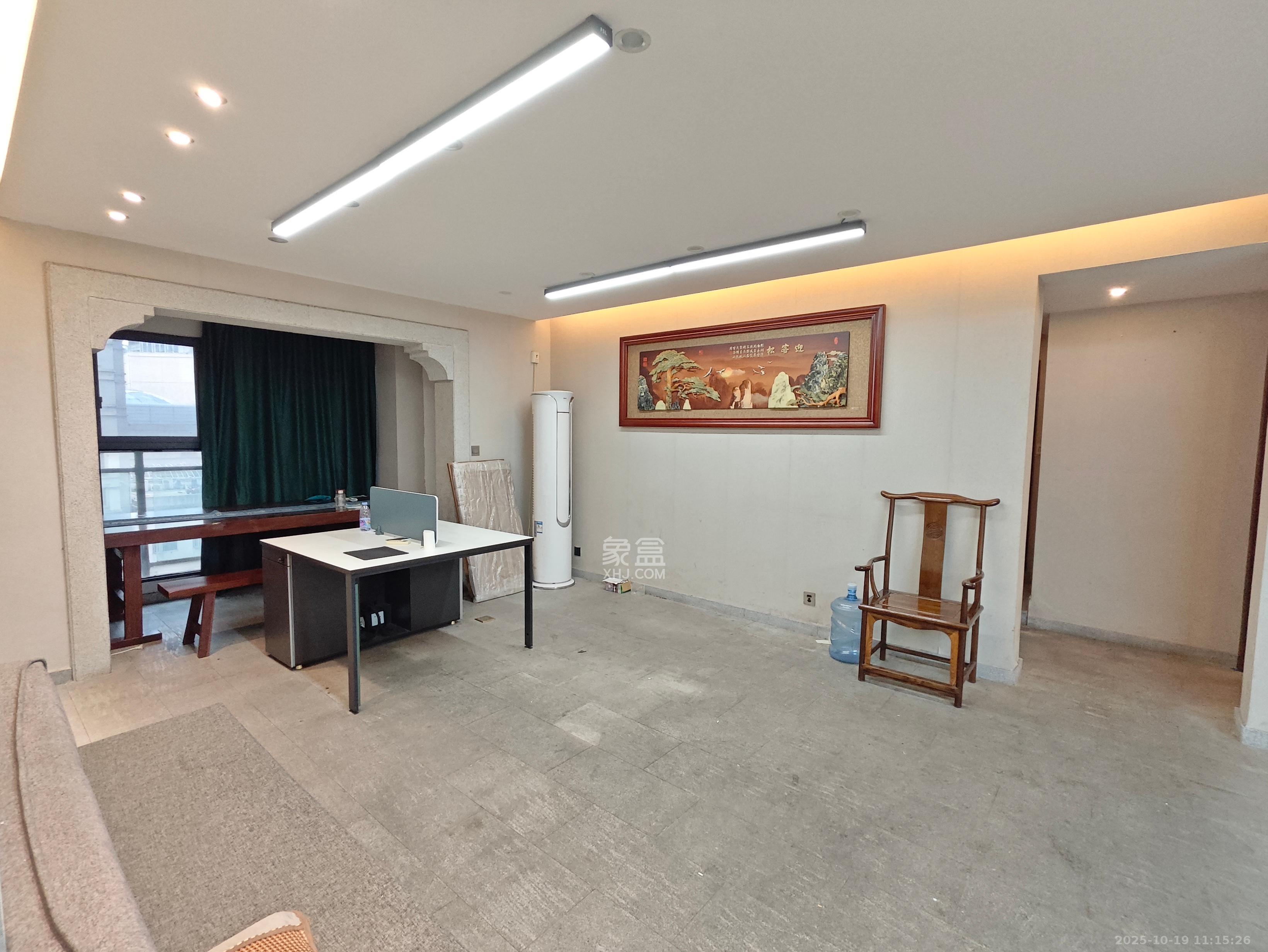 奥克斯广场  4室2厅2卫    3500.0元/月 奥克斯广场  4室2厅2卫    3500.0元/月室内图