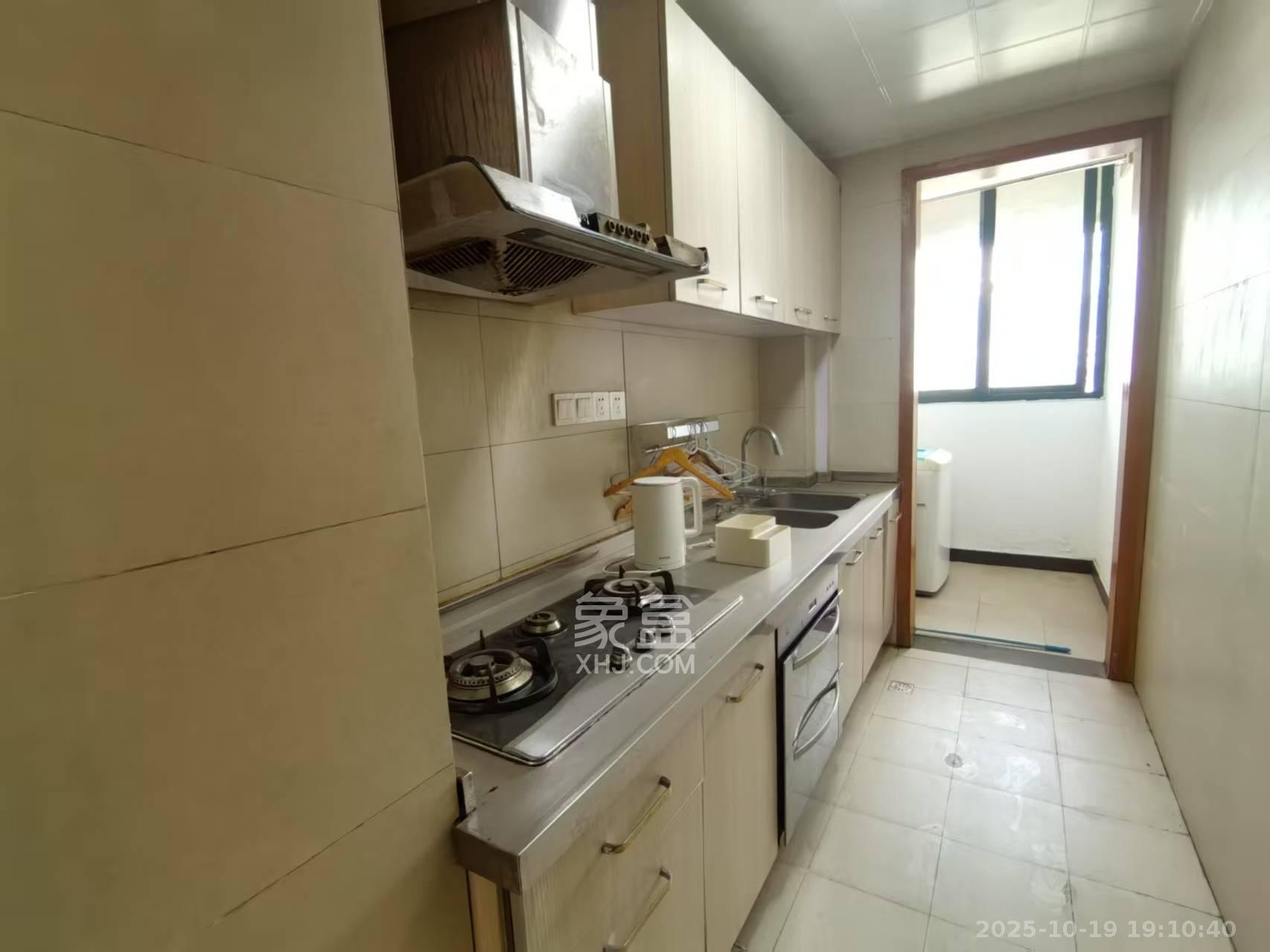 新青年公寓  1室1厅1卫    1700.0元/月 新青年公寓  1室1厅1卫    1700.0元/月室内图