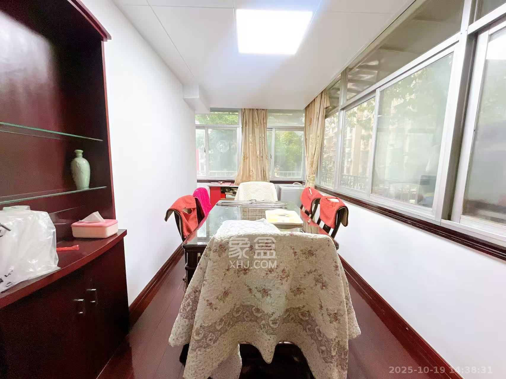 隆华金属宿舍  2室2厅1卫    2600.0元/月 隆华金属宿舍  2室2厅1卫    2600.0元/月室内图