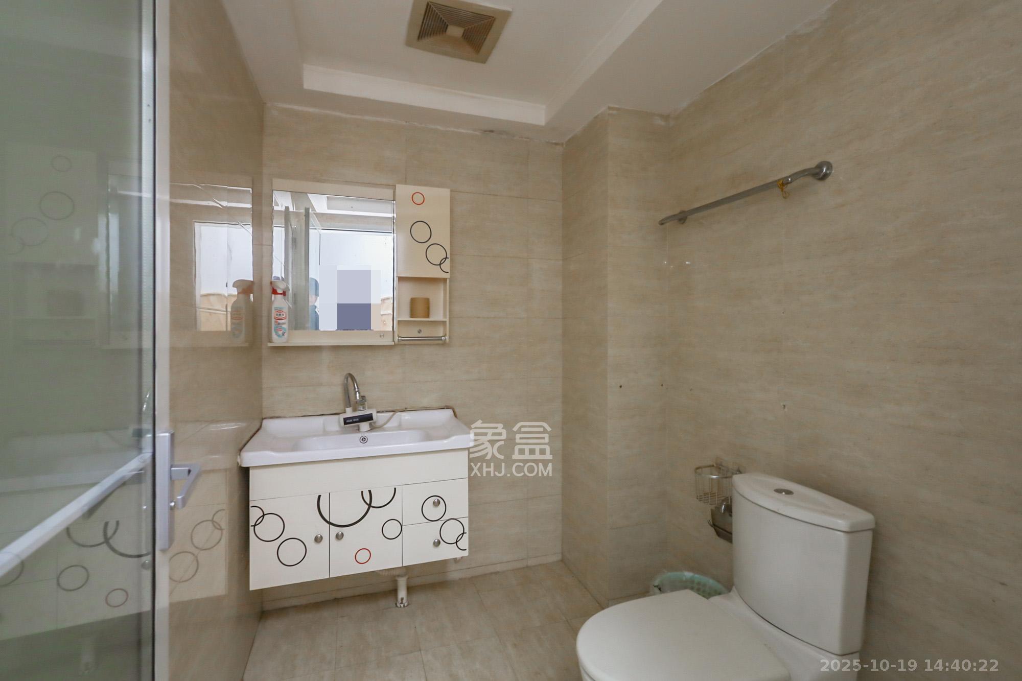 绿地中央广场  5室2厅3卫    265.0万 绿地中央广场  5室2厅3卫    265.0万其他