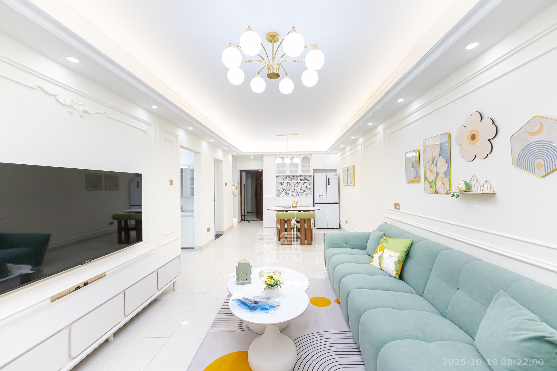 勤诚达境界城  3室2厅1卫    73.8万客厅