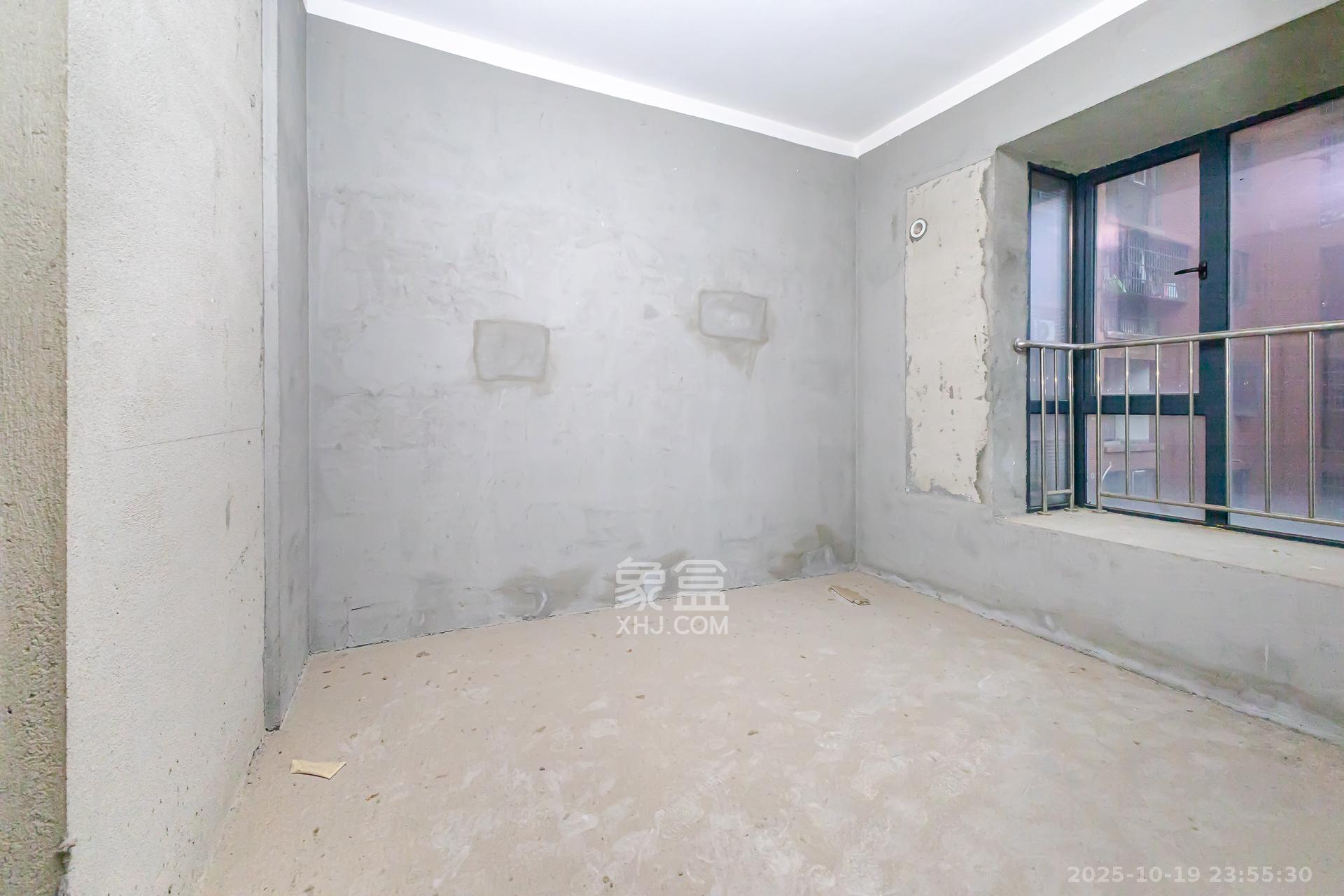 珠江东方明珠（新地东方明珠）三期  3室2厅1卫    46.0万卧室