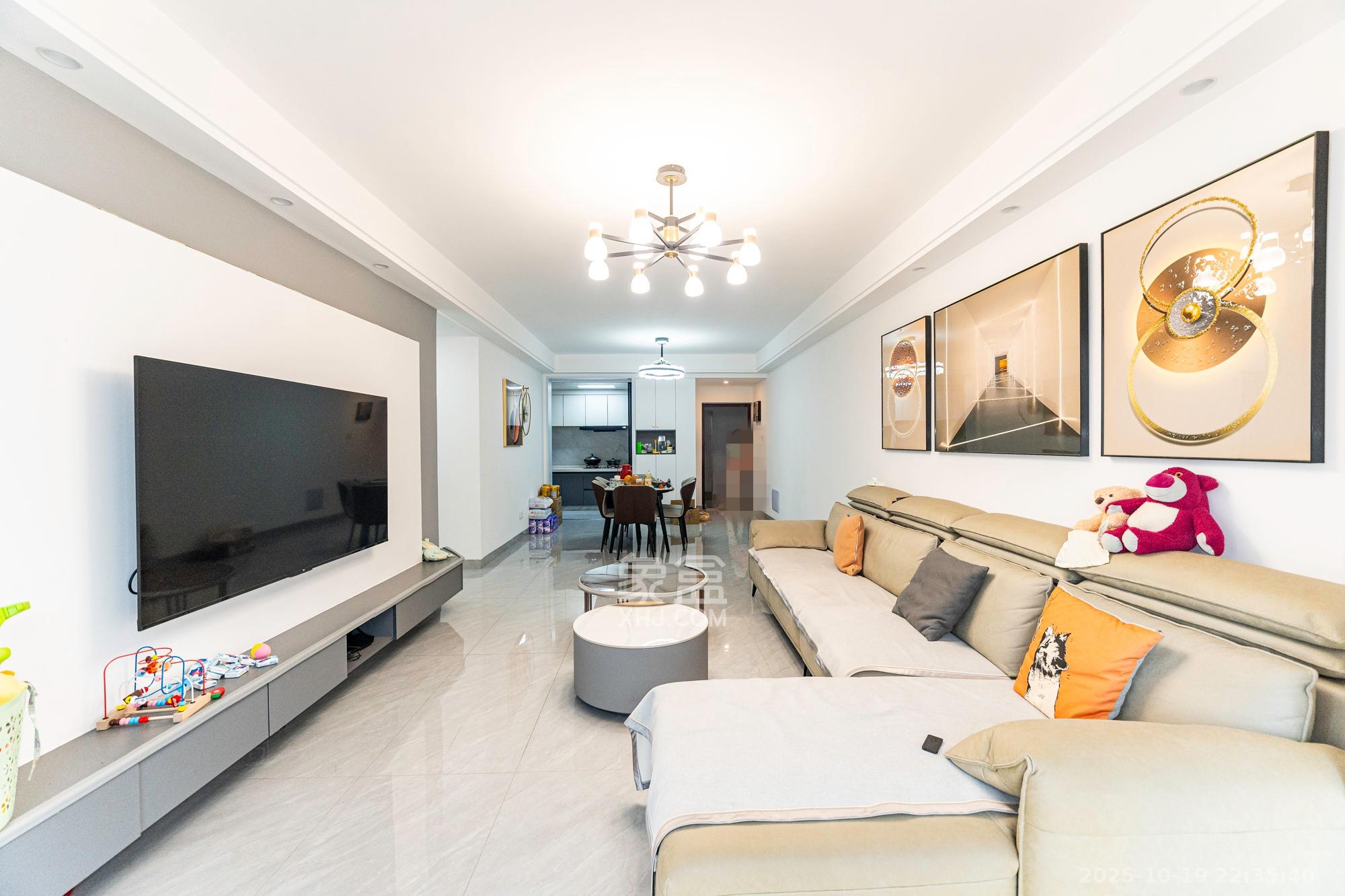 盛地东方芯府 3室1厅2卫 80.0万 盛地东方芯府 3室1厅2卫 80.0万客厅