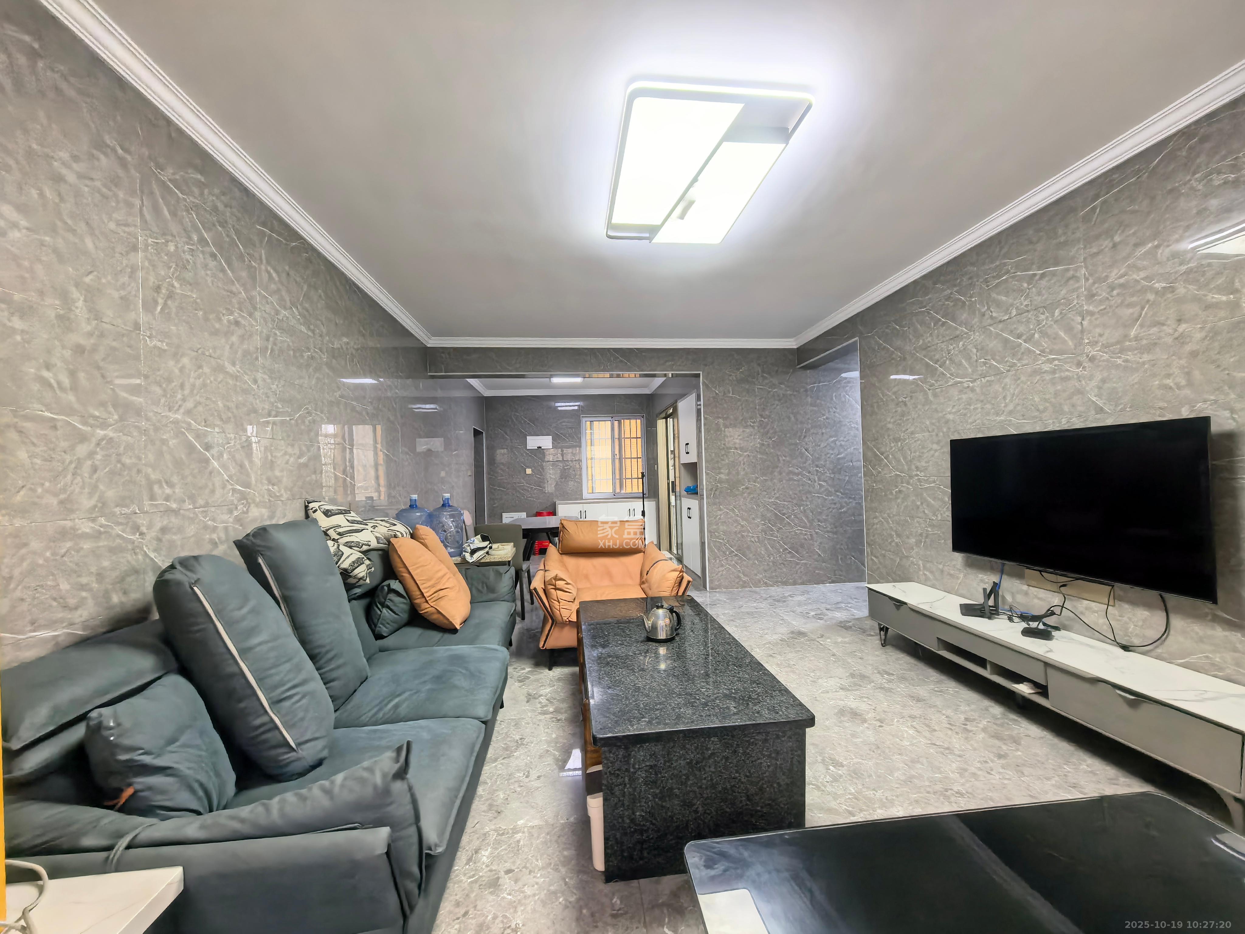 星城新宇川河苑 3室2厅2卫 2400.0元/月 星城新宇川河苑 3室2厅2卫 2400.0元/月室内图