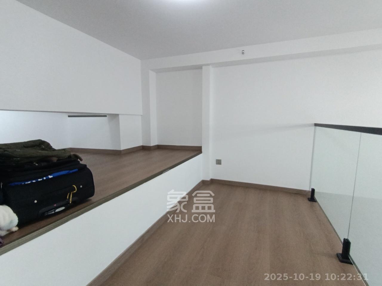 卓越中寰 2室1厅1卫 2200.0元/月 卓越中寰 2室1厅1卫 2200.0元/月室内图