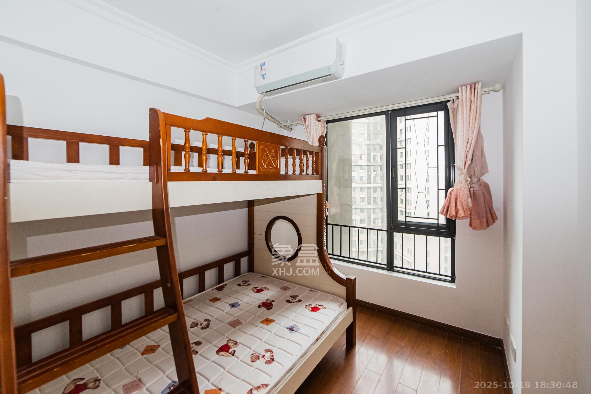 万科城 3室2厅2卫 80.0万 万科城 3室2厅2卫 80.0万卧室