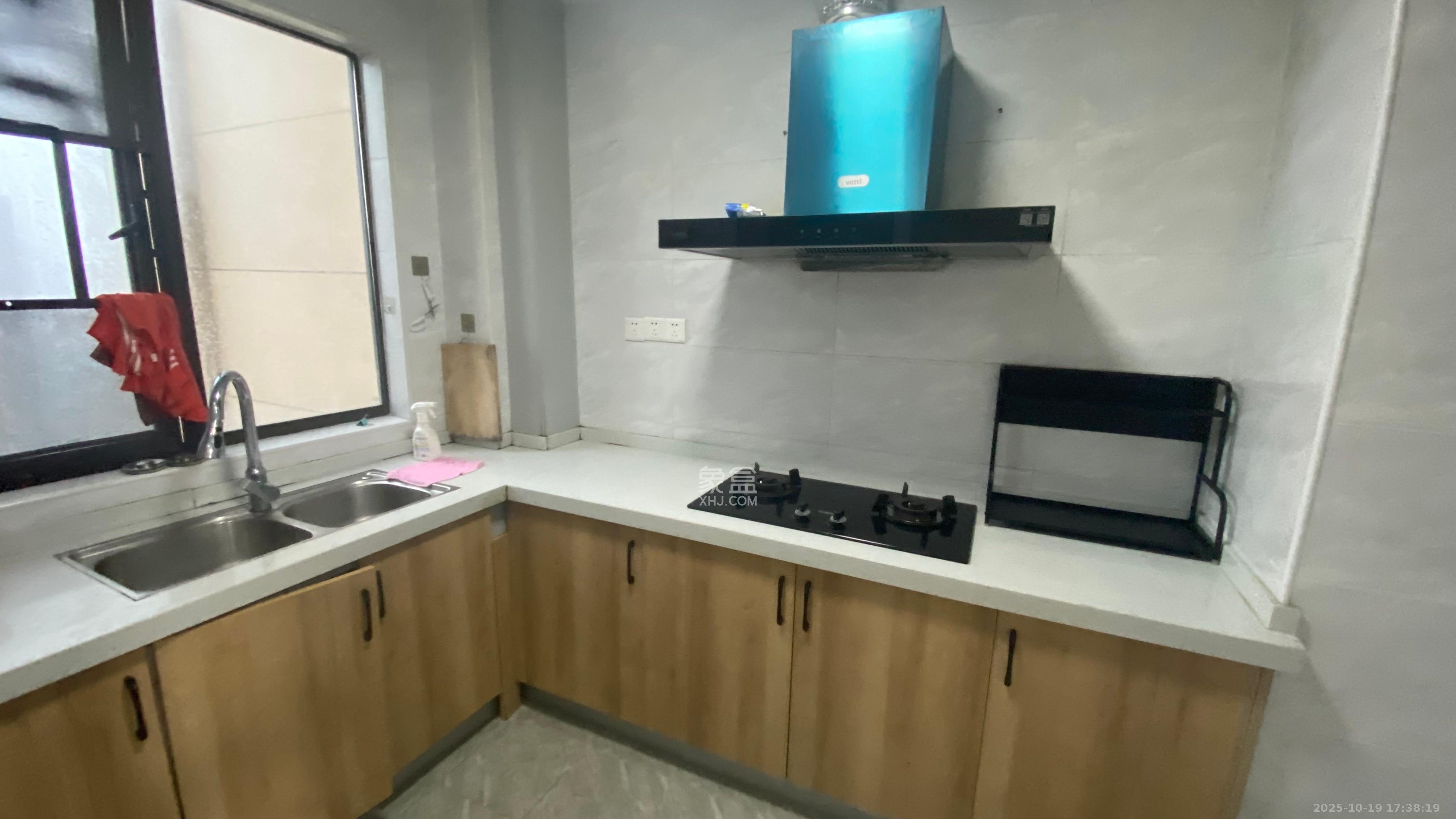 国欣向荣府  4室2厅2卫    3500.0元/月室内图