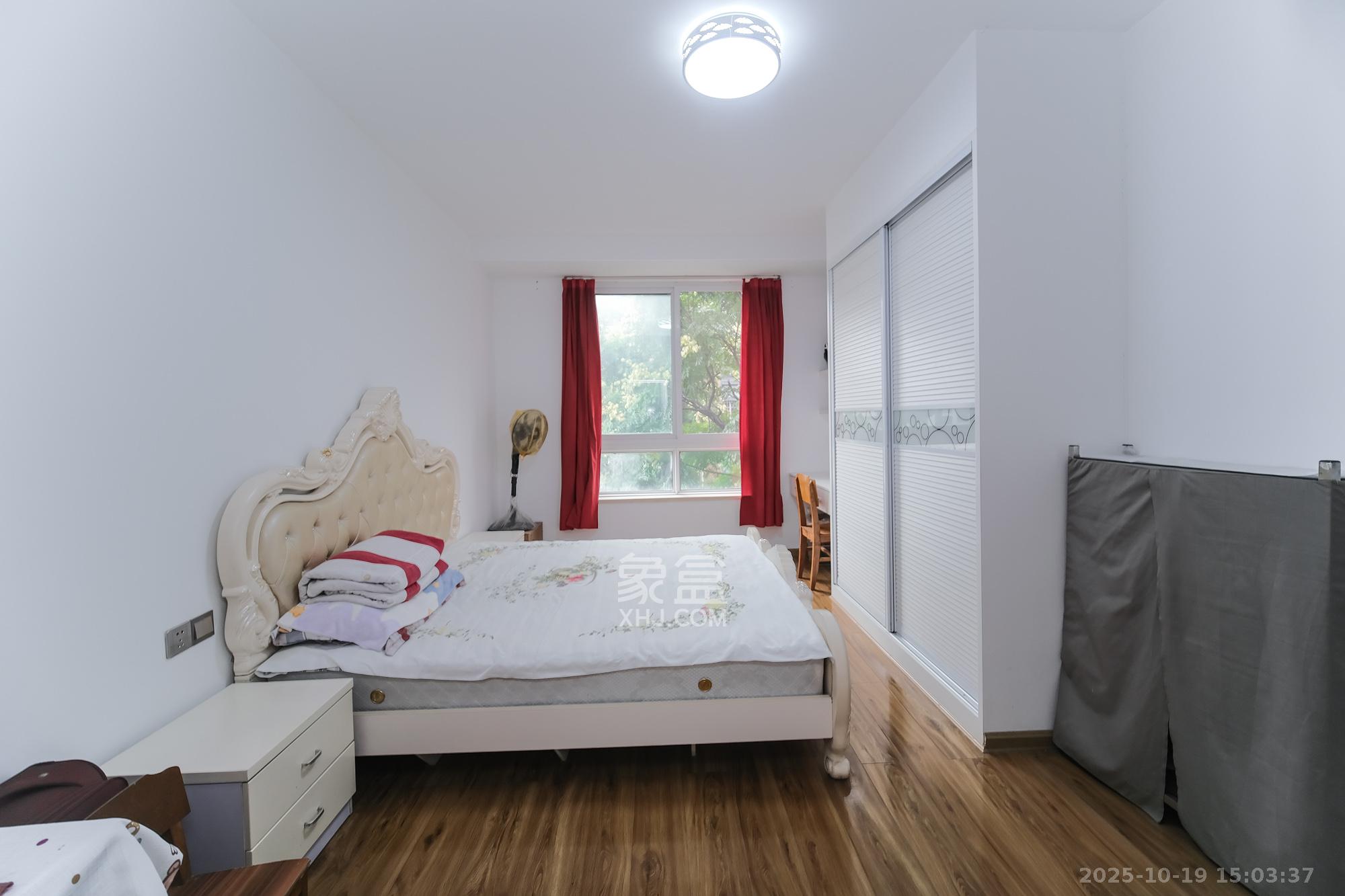 山水湾 3室2厅2卫 63.8万 山水湾 3室2厅2卫 63.8万卧室