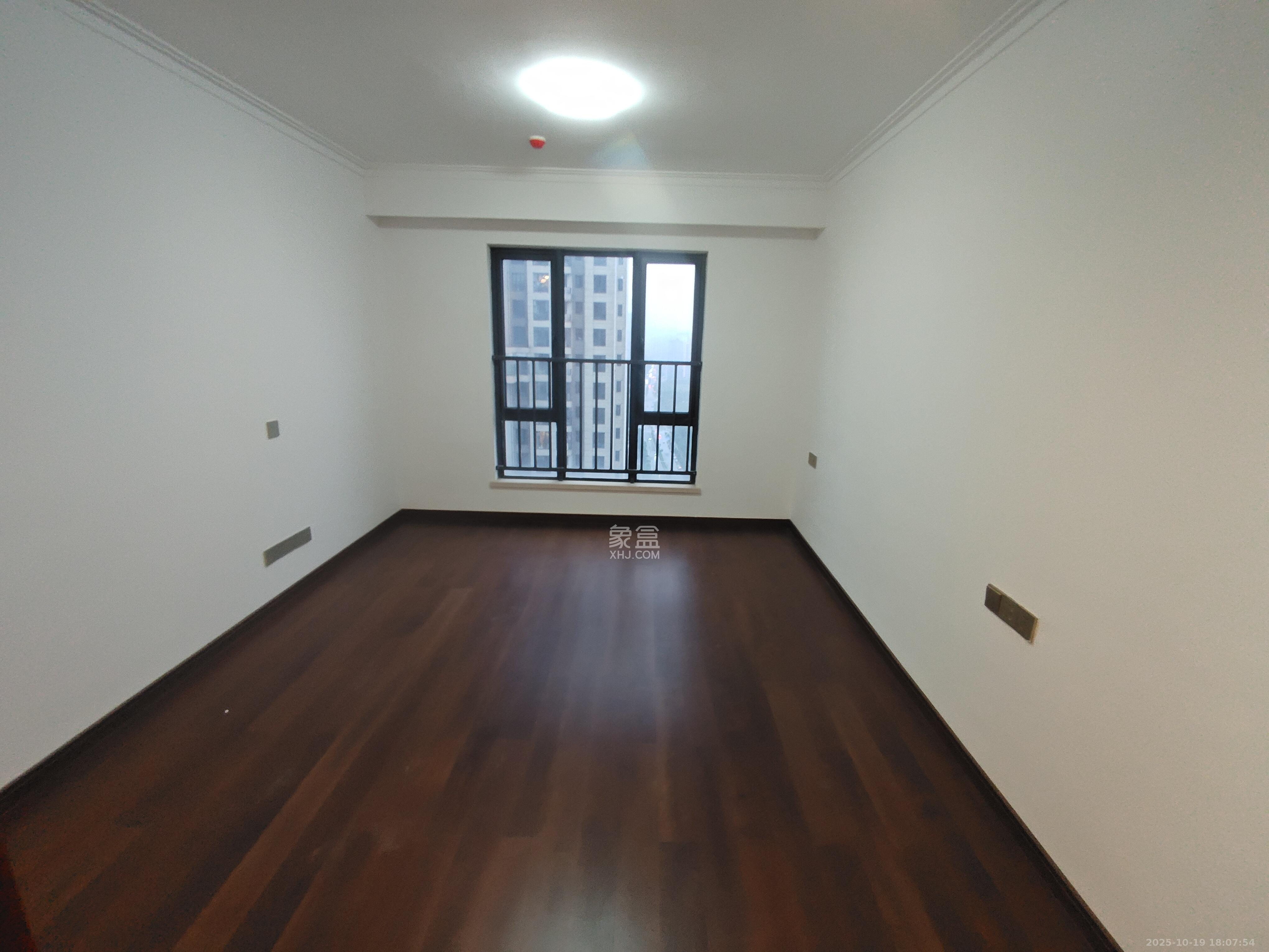 绿地长沙城际空间站（绿地新里佳苑）  4室2厅2卫    3500.0元/月室内图