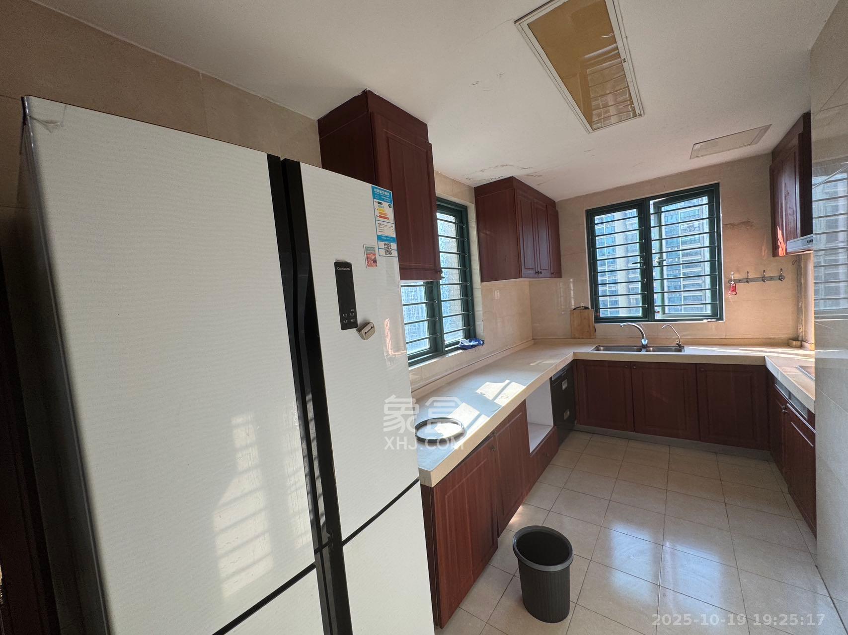 恒大雅苑  4室2厅2卫    4000.0元/月 恒大雅苑  4室2厅2卫    4000.0元/月室内图1