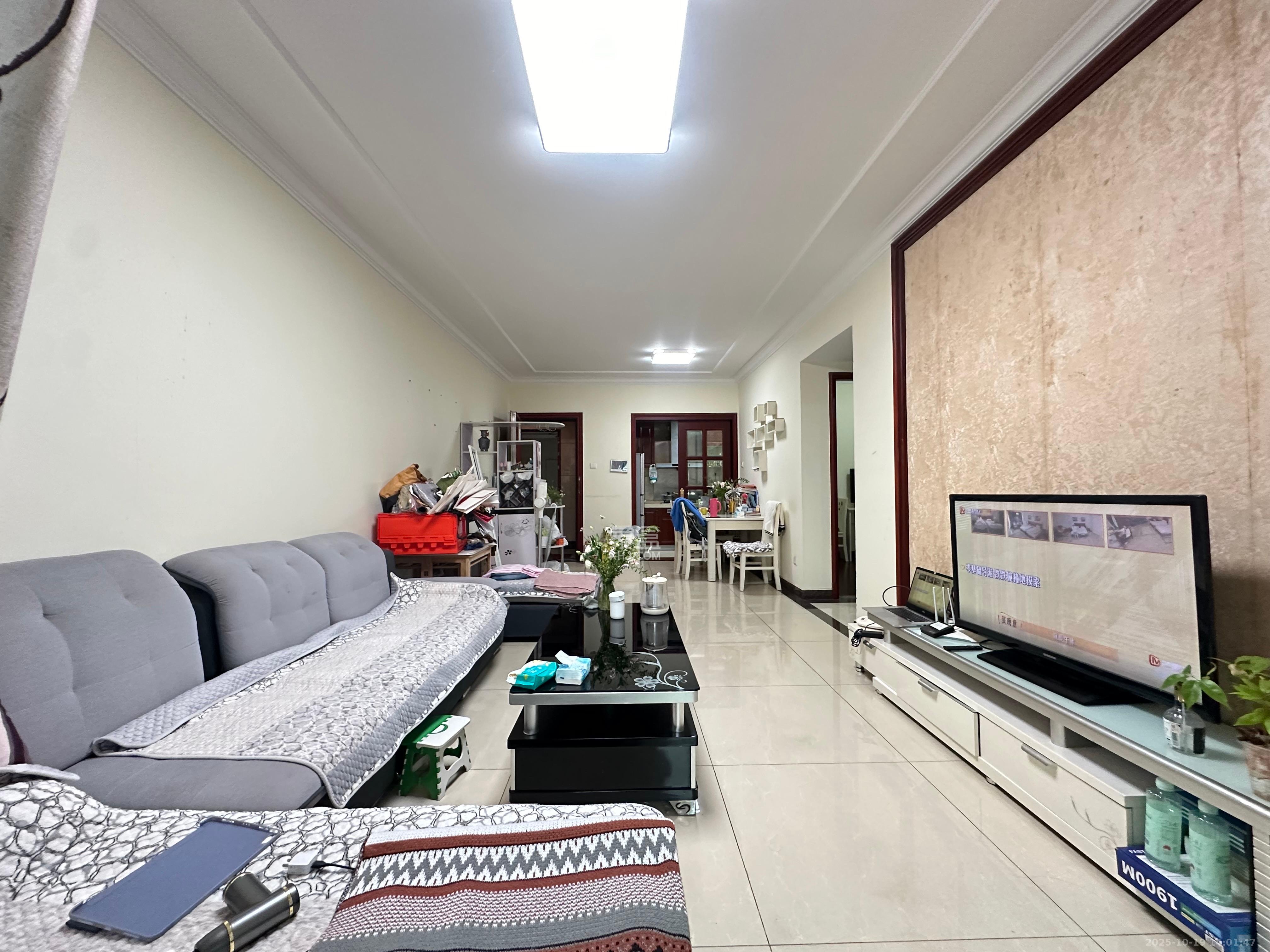 恒大雅苑 2室2厅1卫 2400.0元/月 恒大雅苑 2室2厅1卫 2400.0元/月室内图