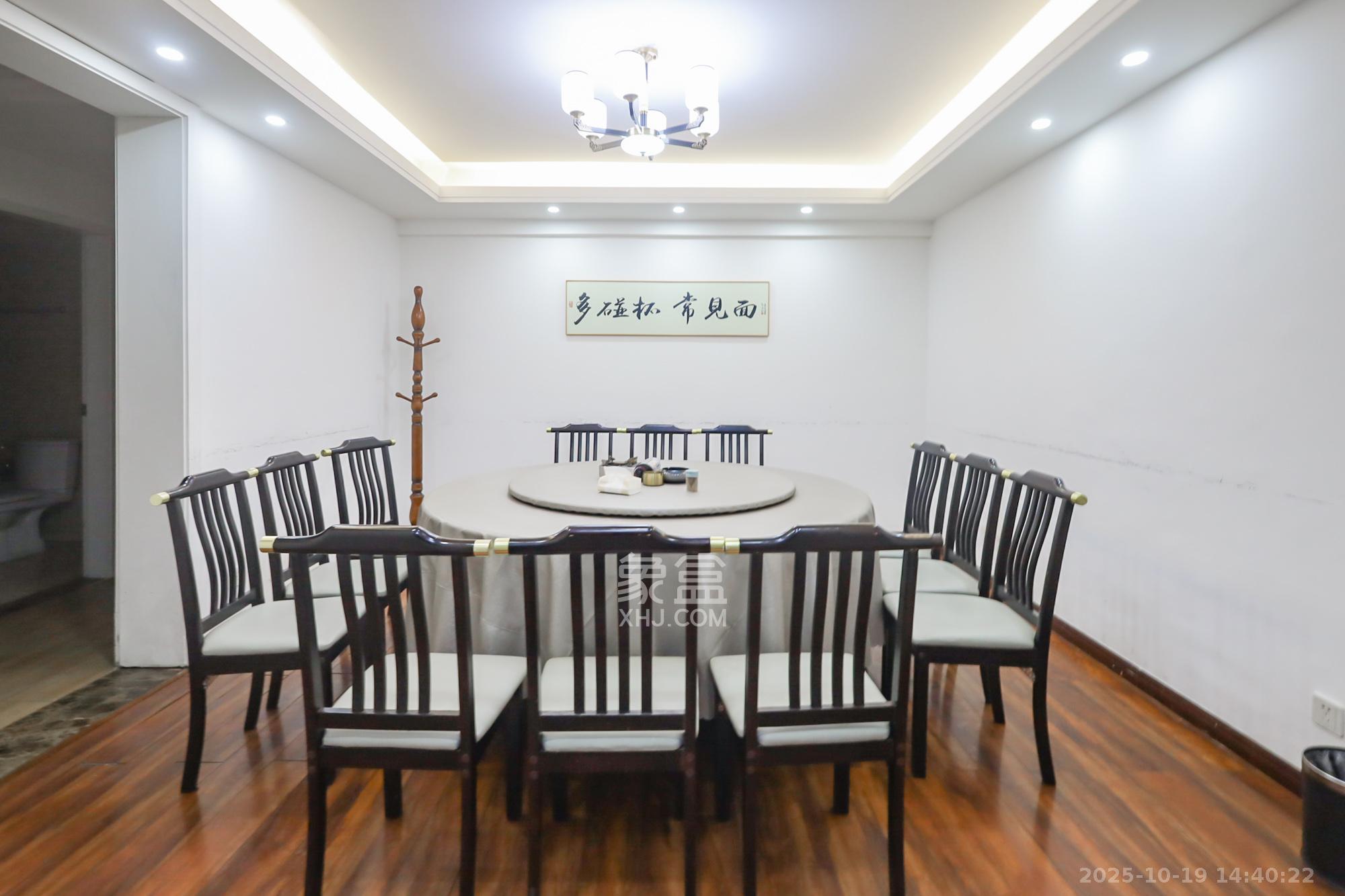 绿地中央广场  5室2厅3卫    265.0万 绿地中央广场  5室2厅3卫    265.0万其他