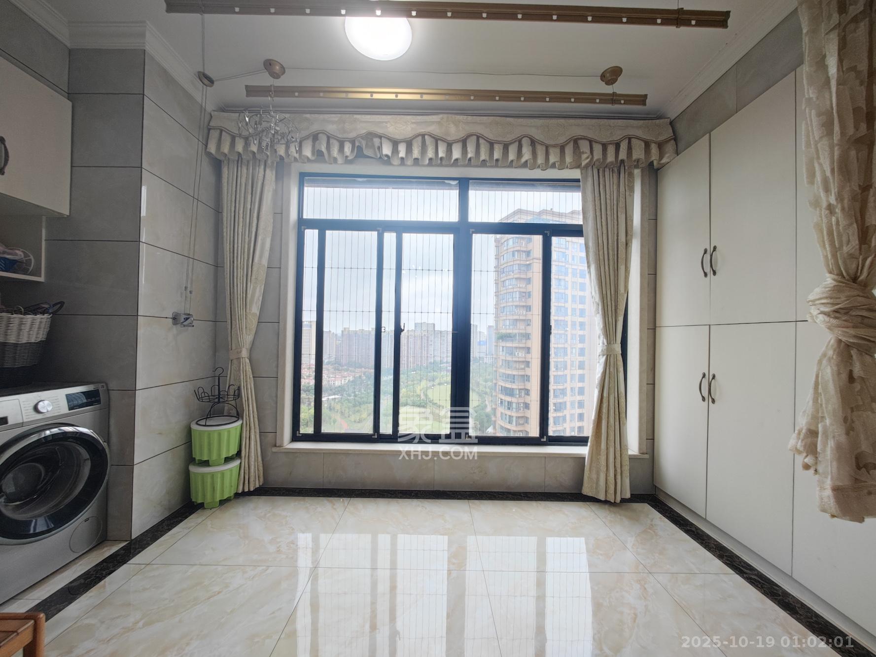 五矿万境水岸二期（五矿万境水岸和苑）  3室2厅2卫    195.8万阳台