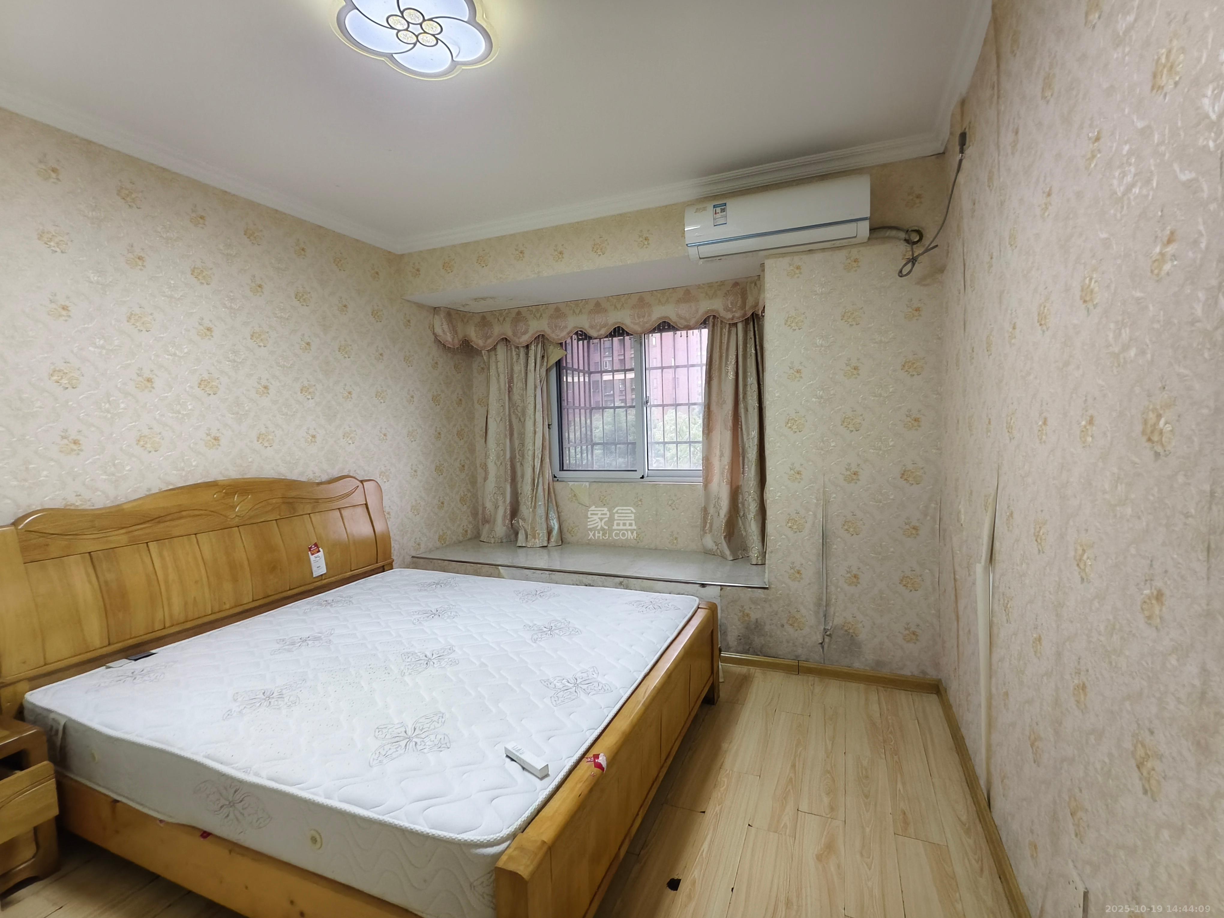 新城国际花都 3室2厅1卫 1400.0元/月 新城国际花都 3室2厅1卫 1400.0元/月室内图