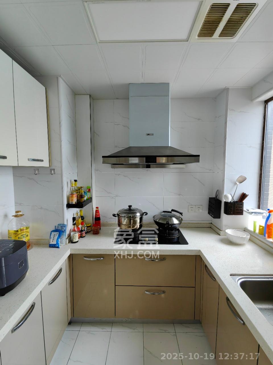 紫鑫御湖湾  4室2厅2卫    2300.0元/月室内图